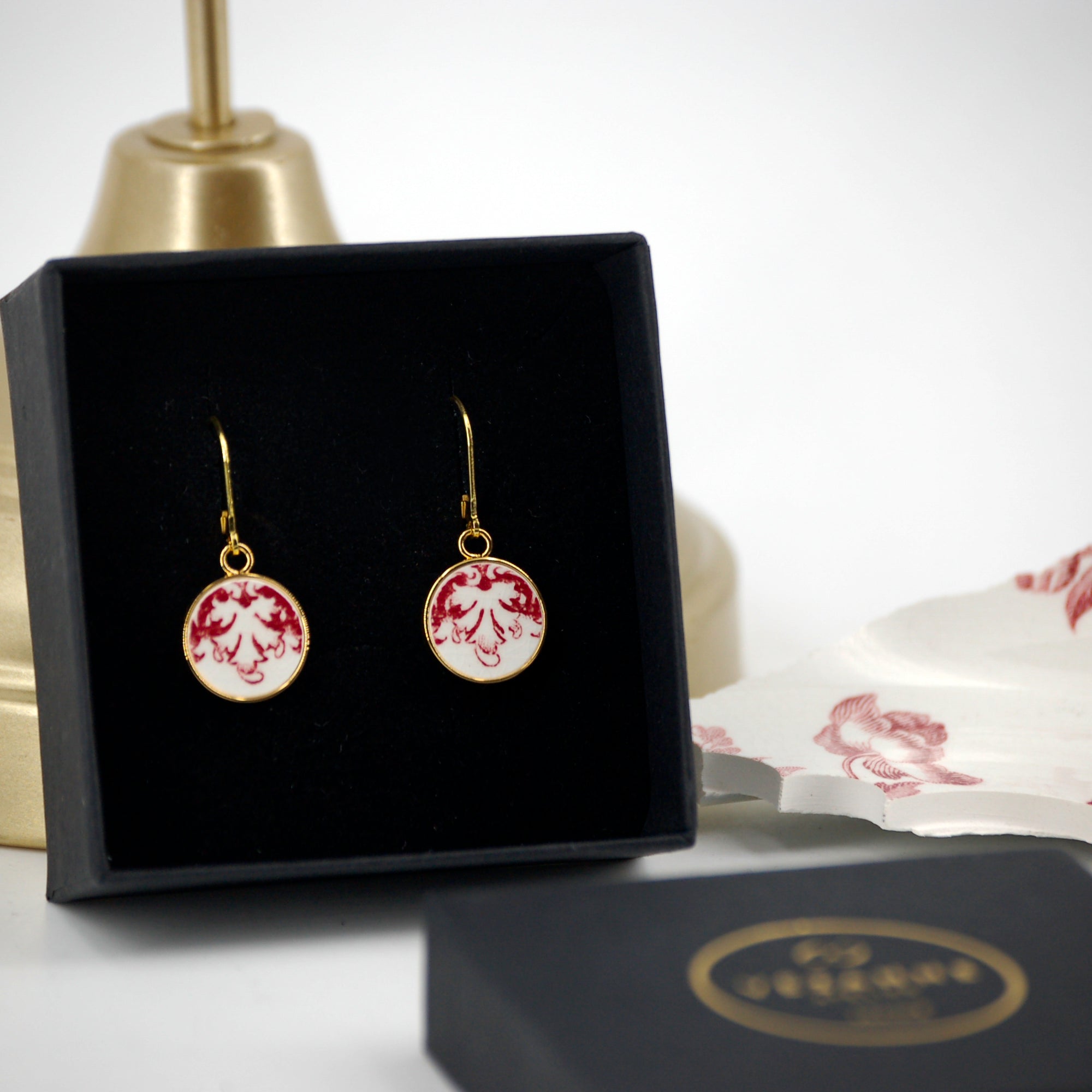 "Acanthus leaves in old rose" earrings, gold finish