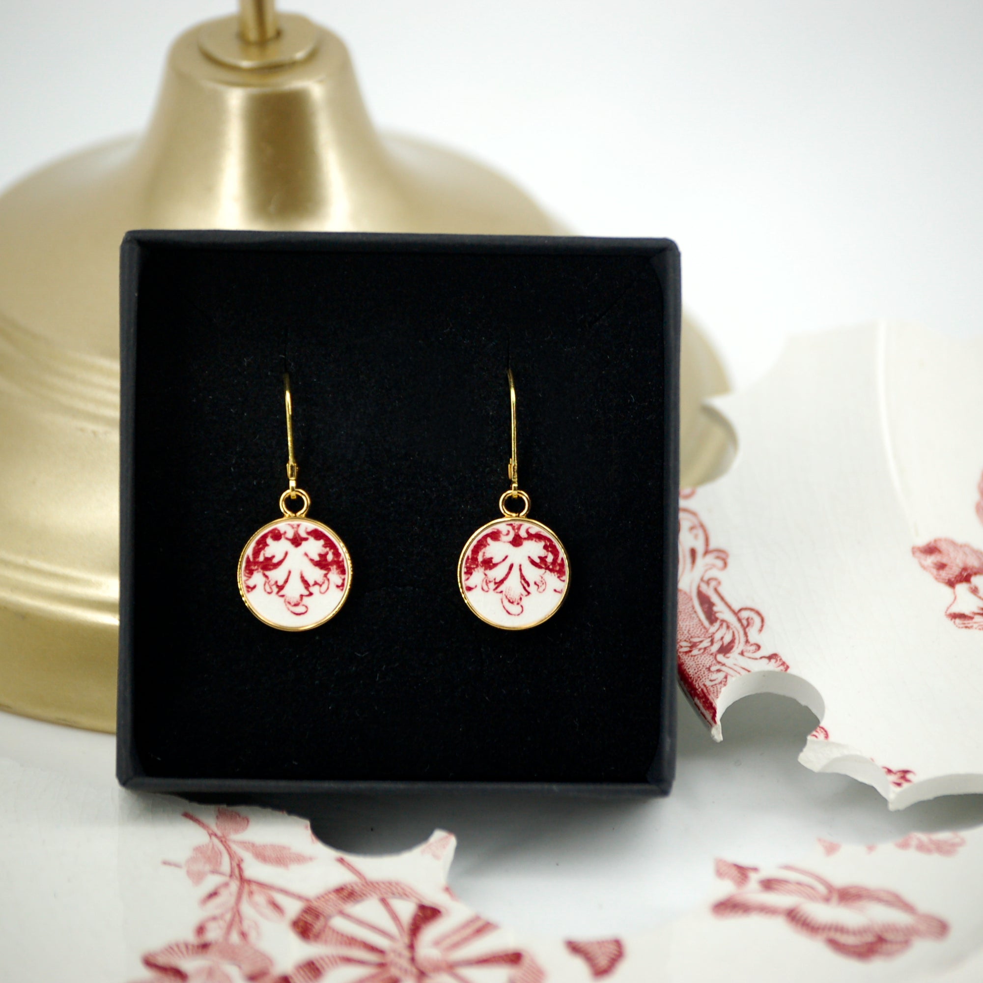 "Acanthus leaves in old rose" earrings, gold finish