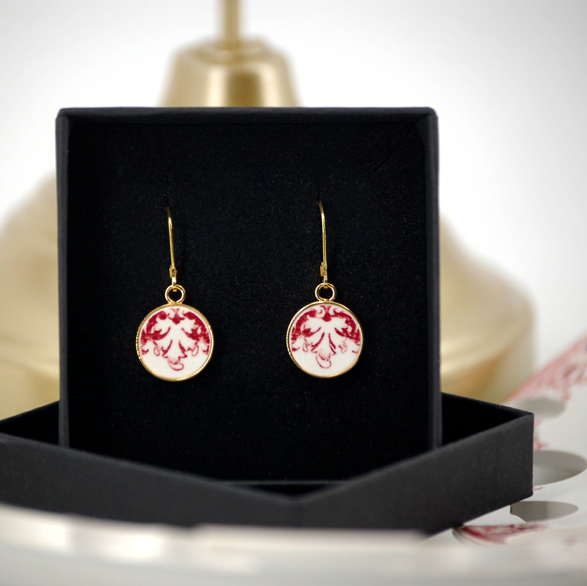 "Acanthus leaves in old rose" earrings, gold finish