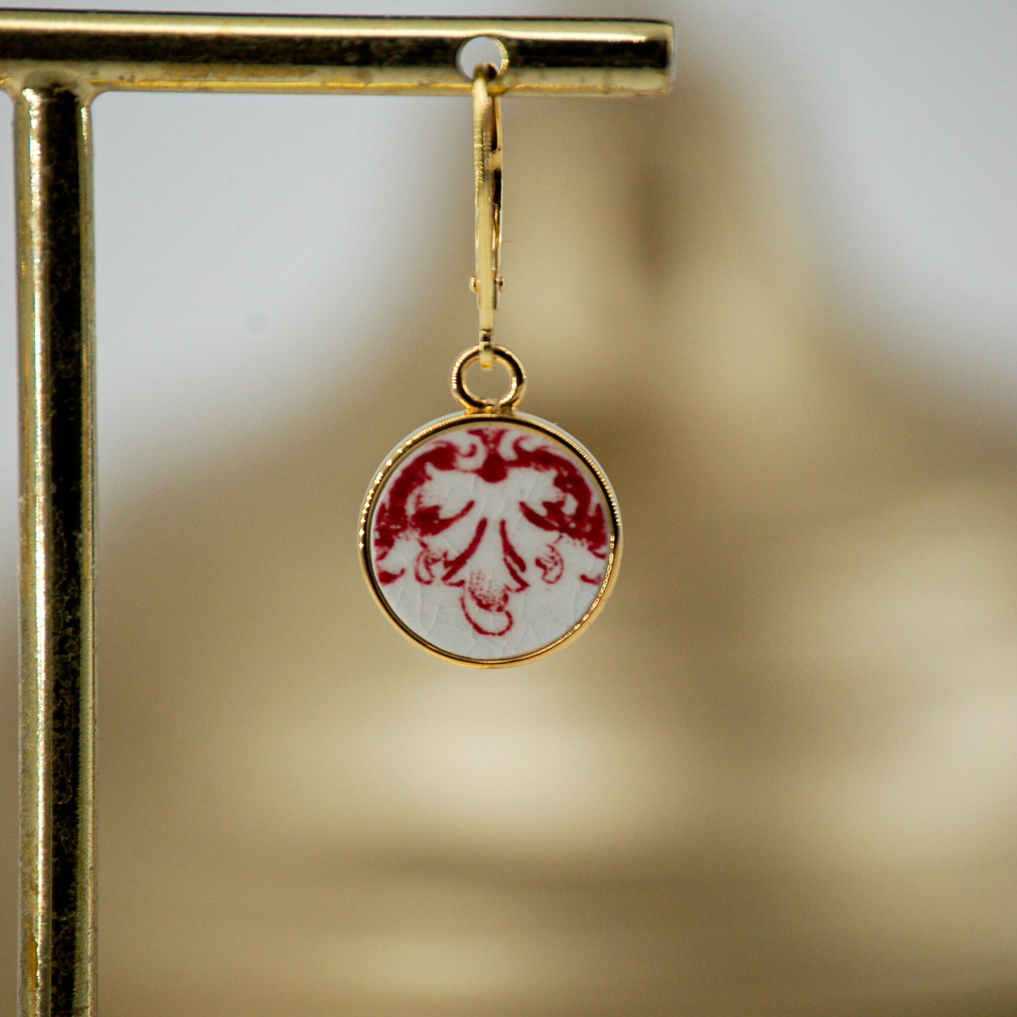 "Acanthus leaves in old rose" earrings, gold finish