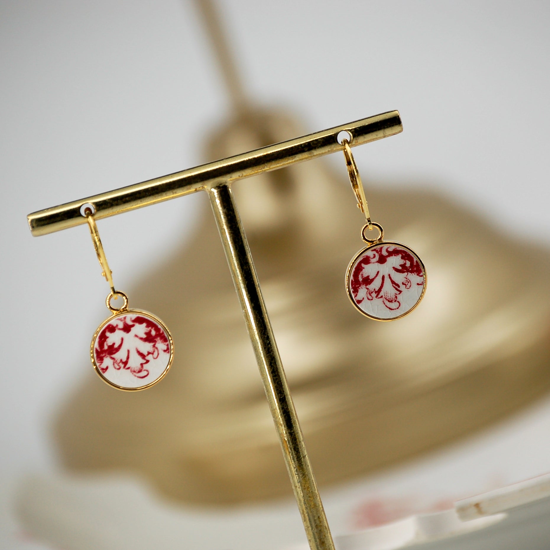 "Acanthus leaves in old rose" earrings, gold finish