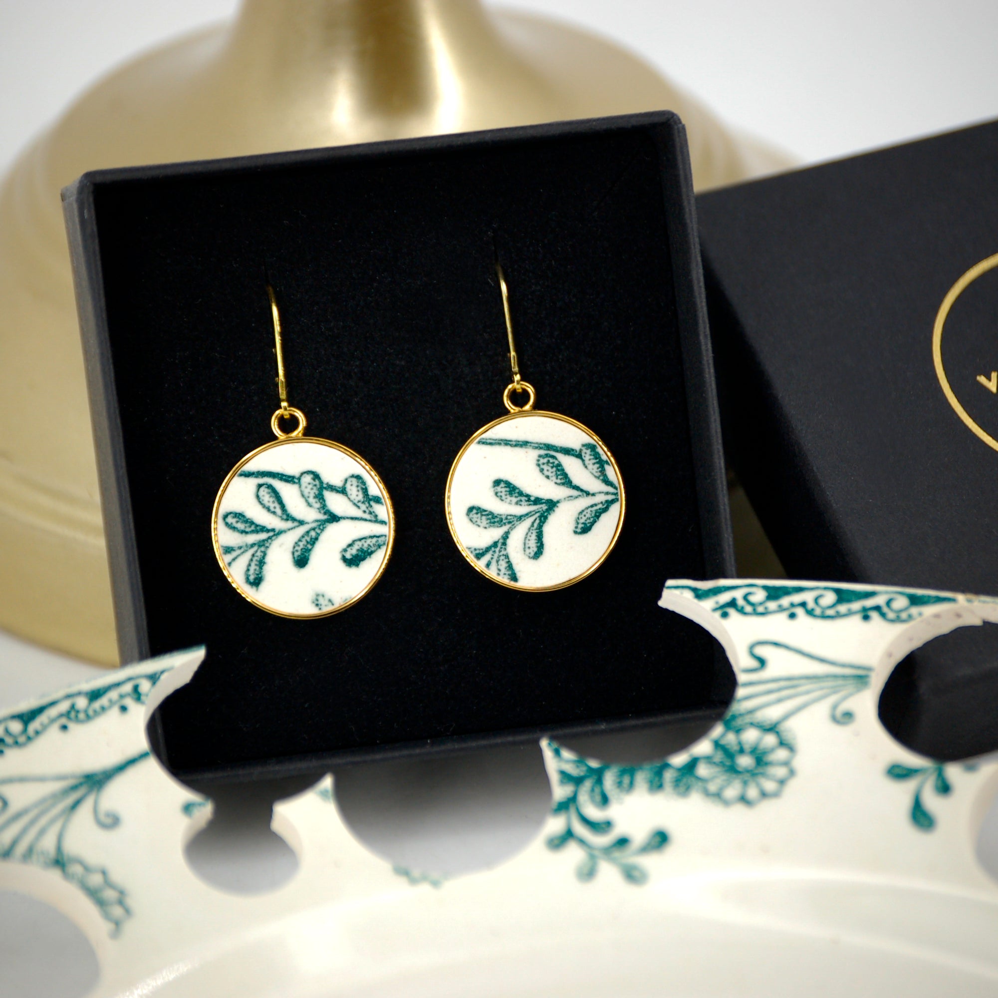 Boucles d'oreilles "Feuilles vertes", finition or