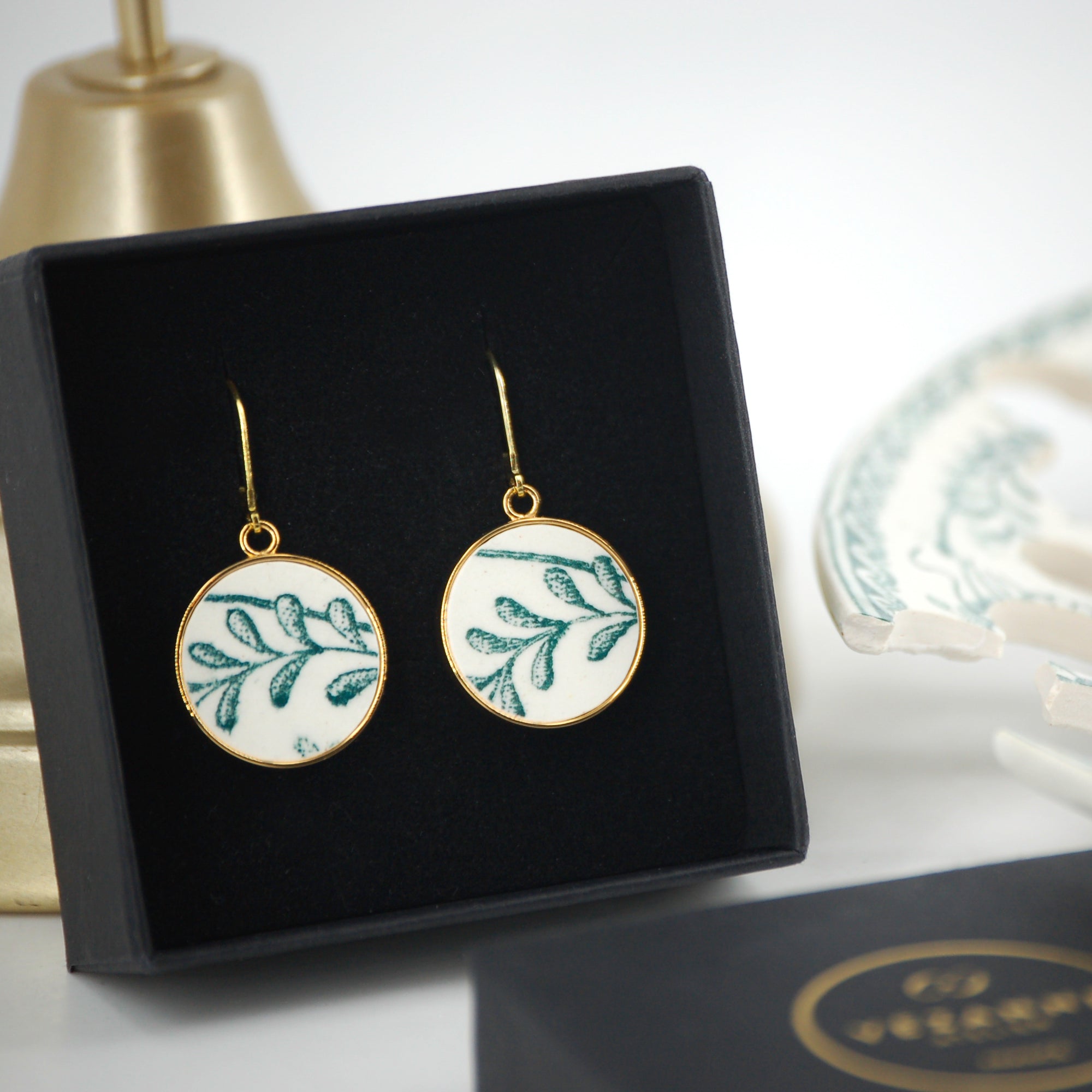 Boucles d'oreilles "Feuilles vertes", finition or