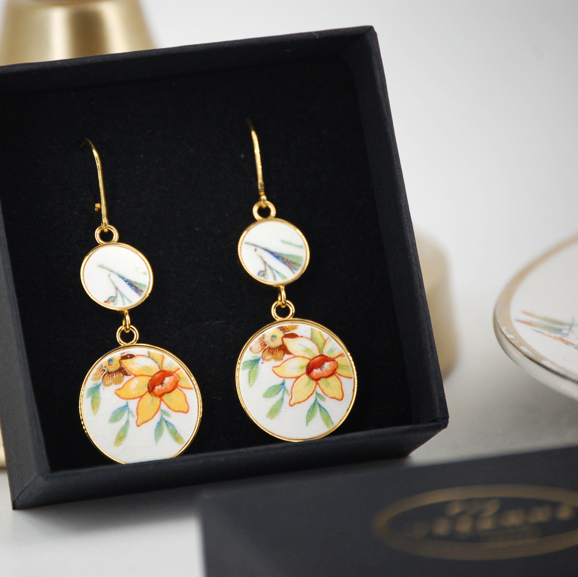 "Bouquet of Daffodils" earrings, gold finish