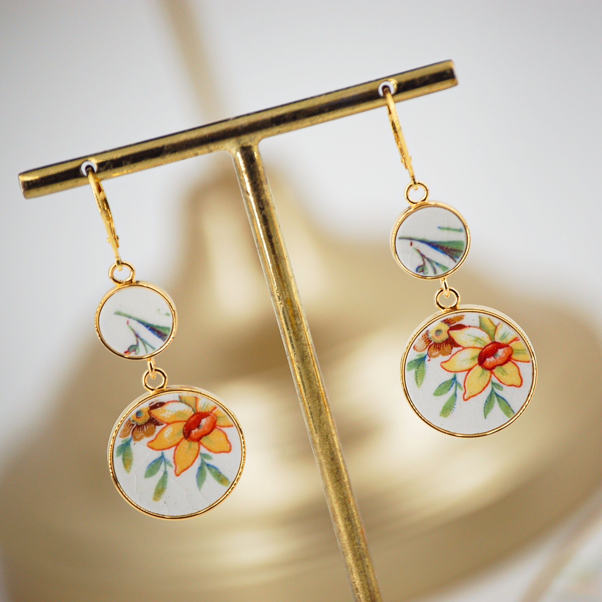 "Bouquet of Daffodils" earrings, gold finish
