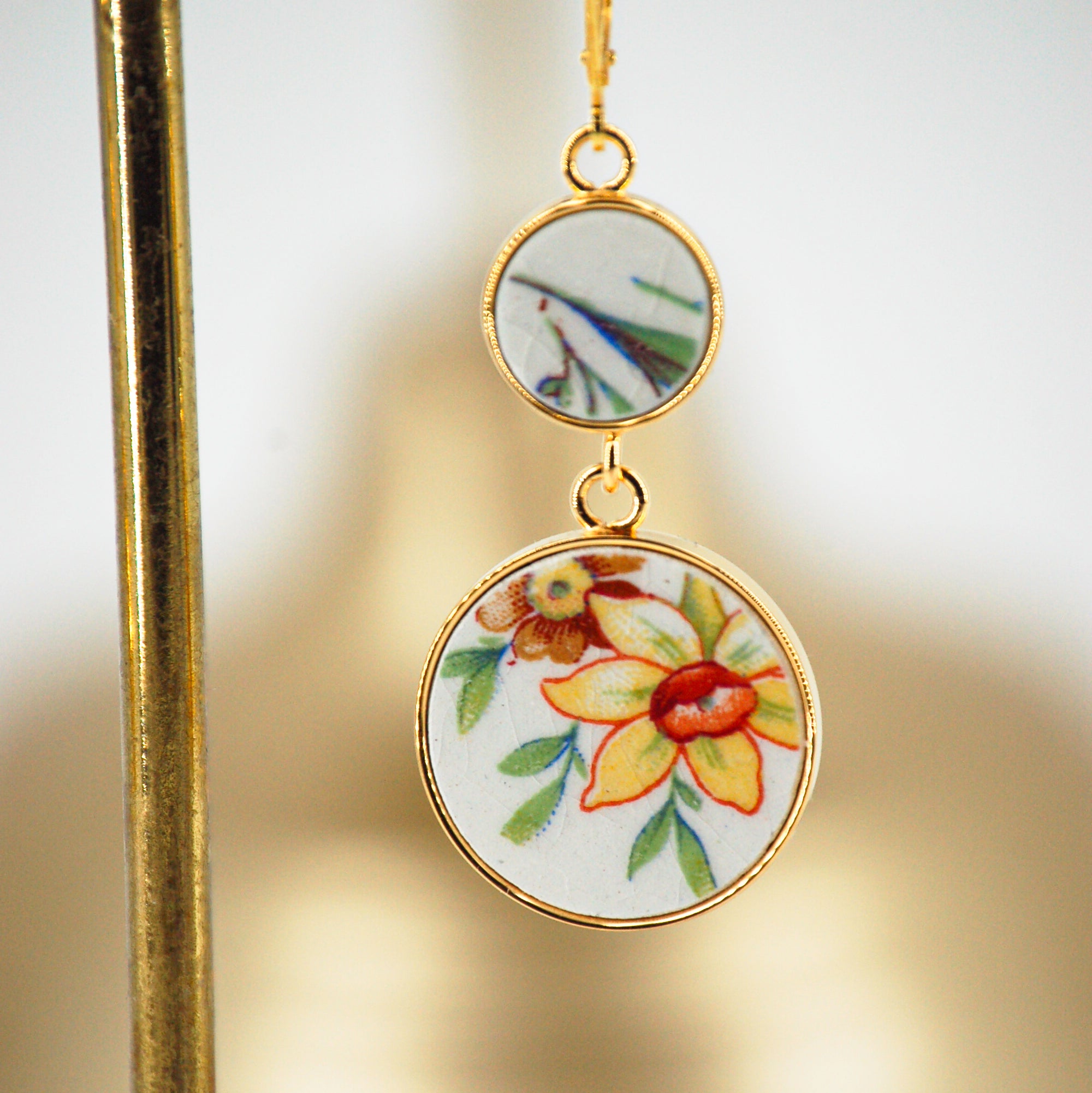 "Bouquet of Daffodils" earrings, gold finish