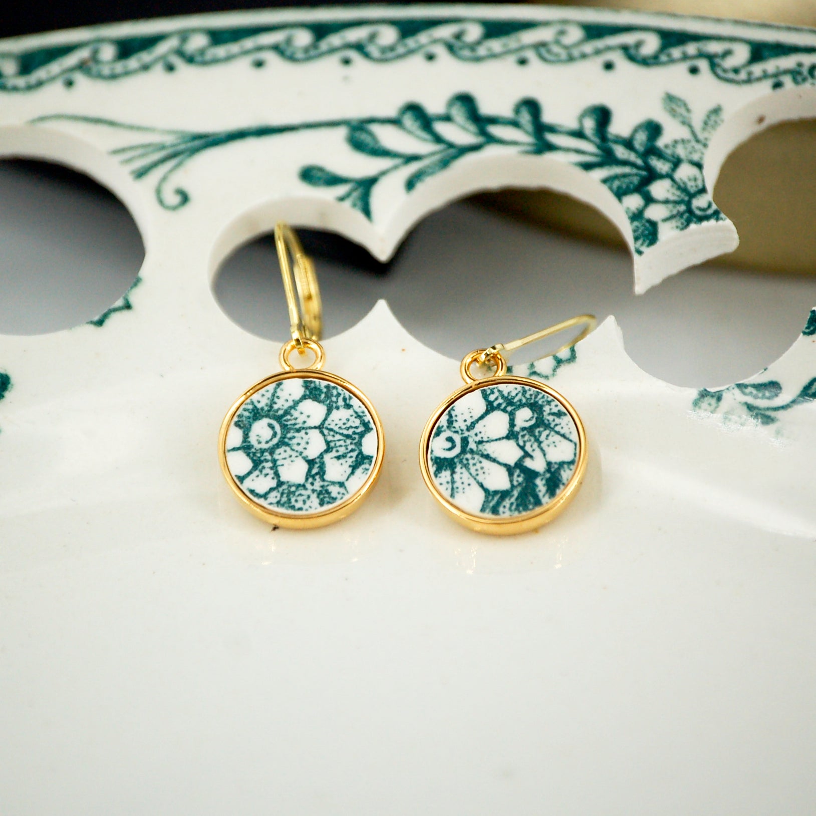 "Small green flowers" earrings, gold finish