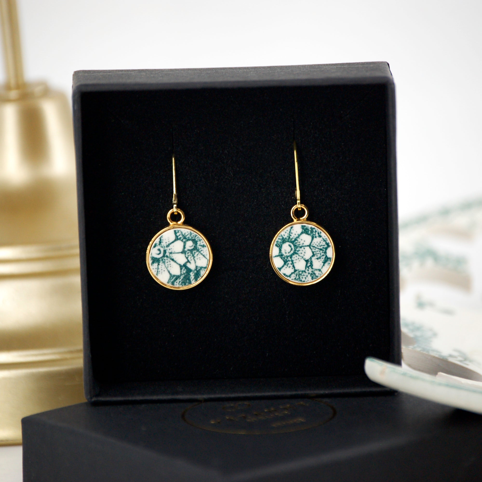 "Small green flowers" earrings, gold finish