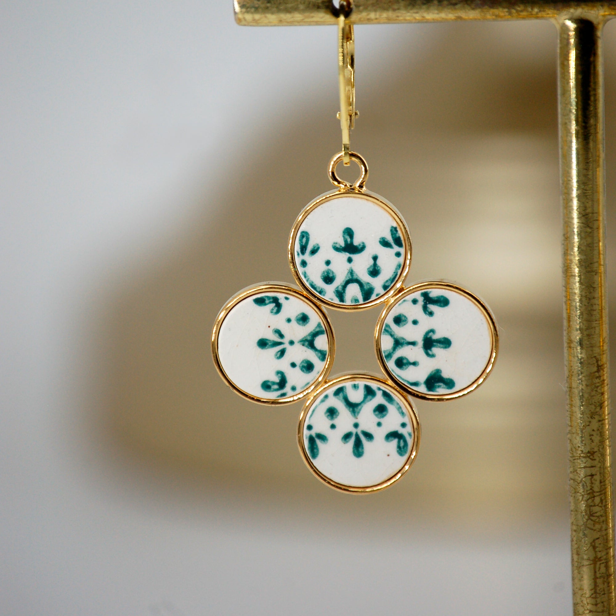 "Arabesque" earrings, gold finish