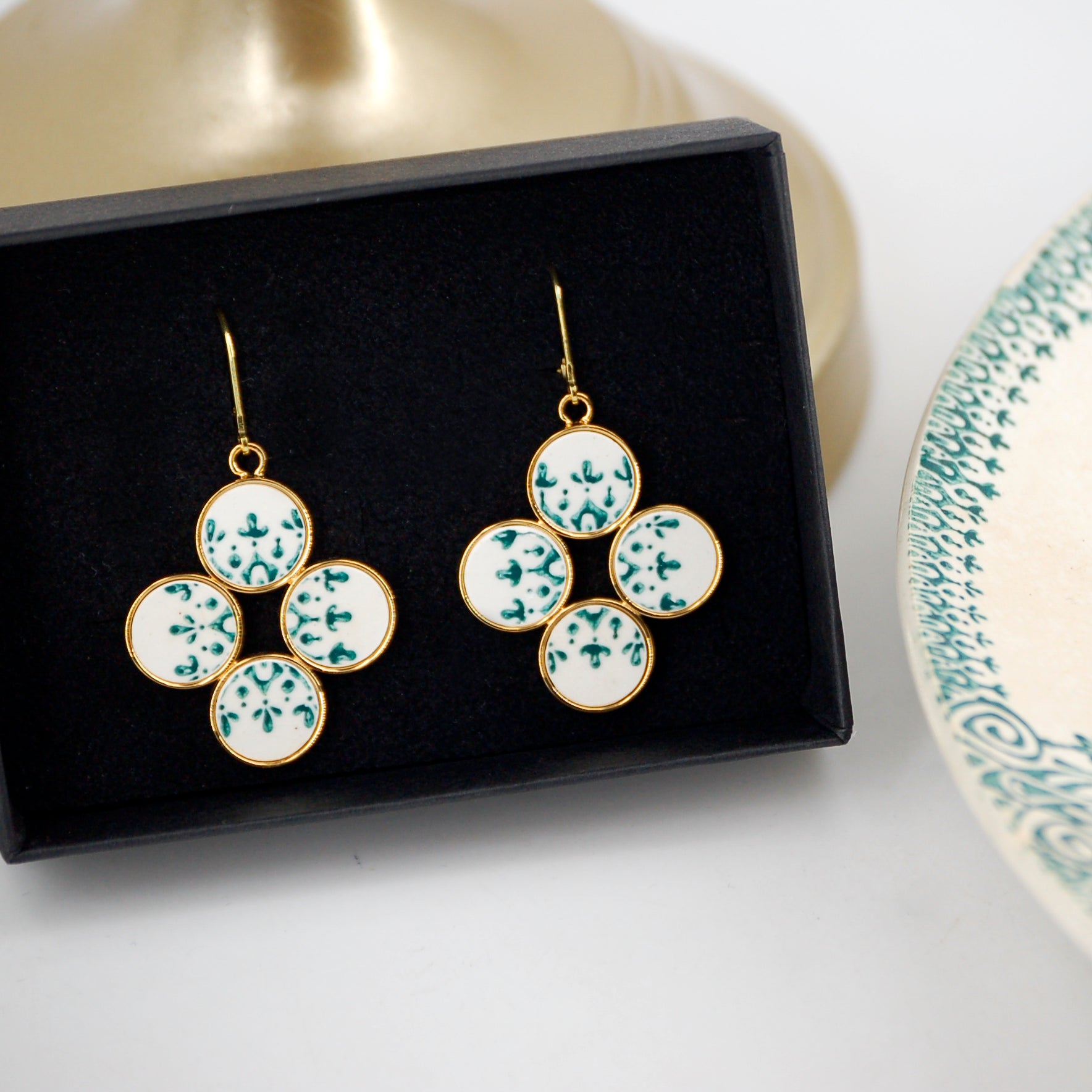 "Arabesque" earrings, gold finish