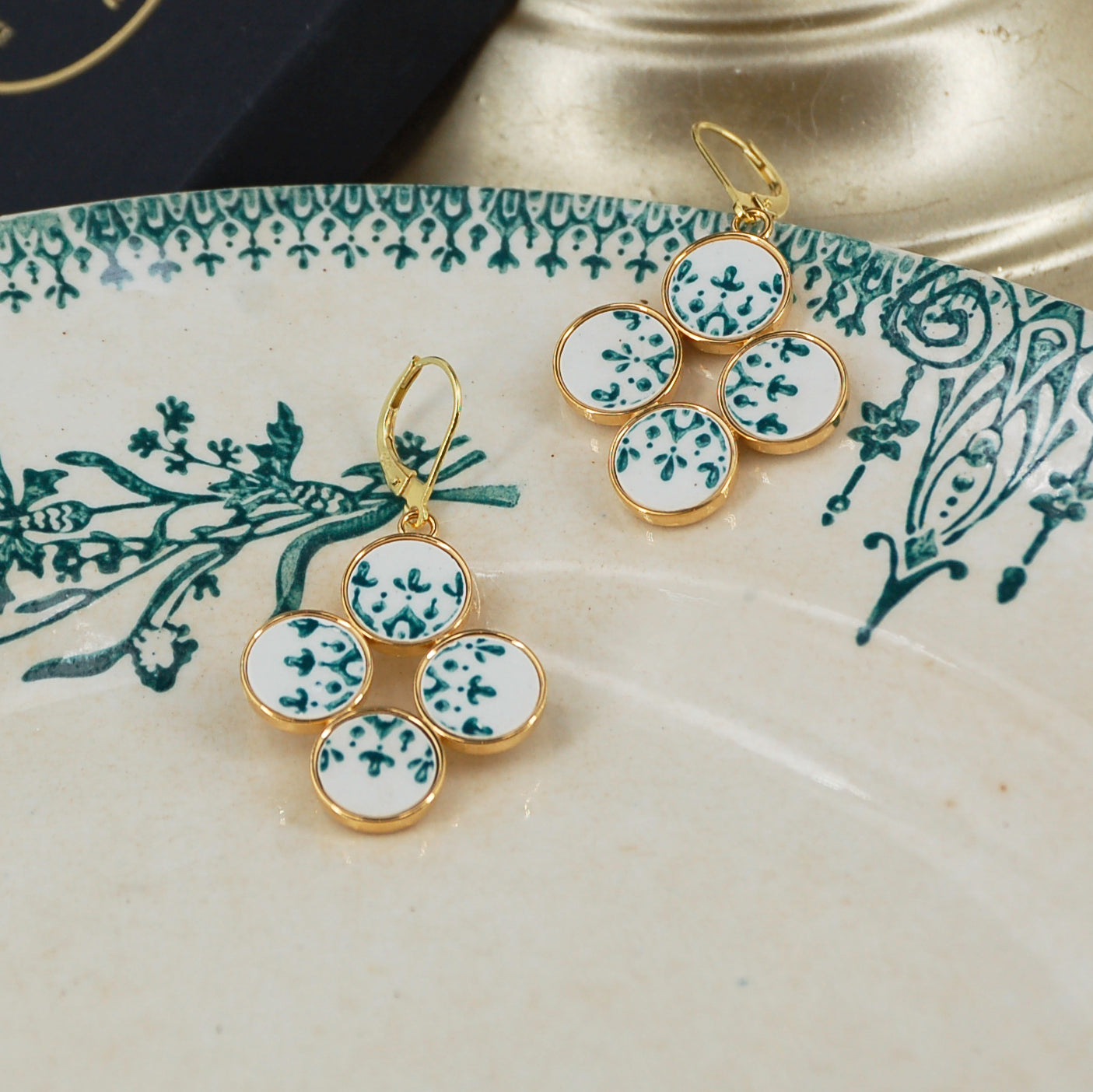 "Arabesque" earrings, gold finish