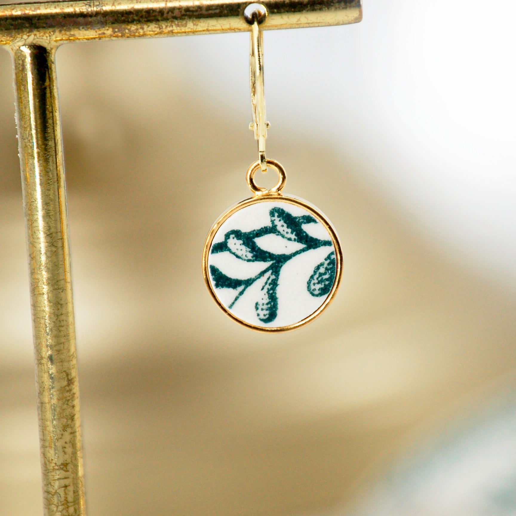 "Small Green Leaves" earrings, gold finish