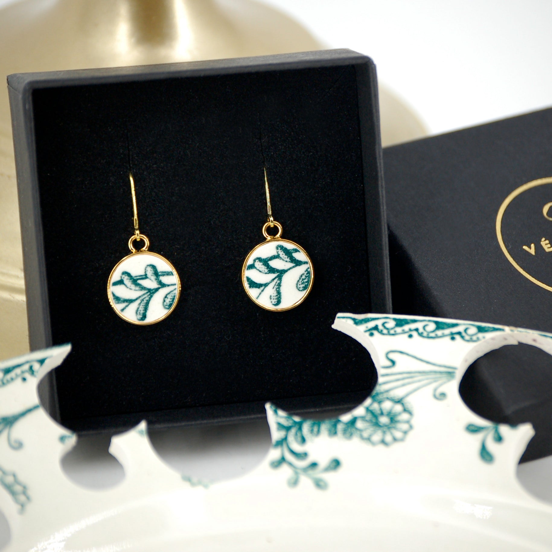 Boucles d'oreilles "Petites feuilles vertes", finition or