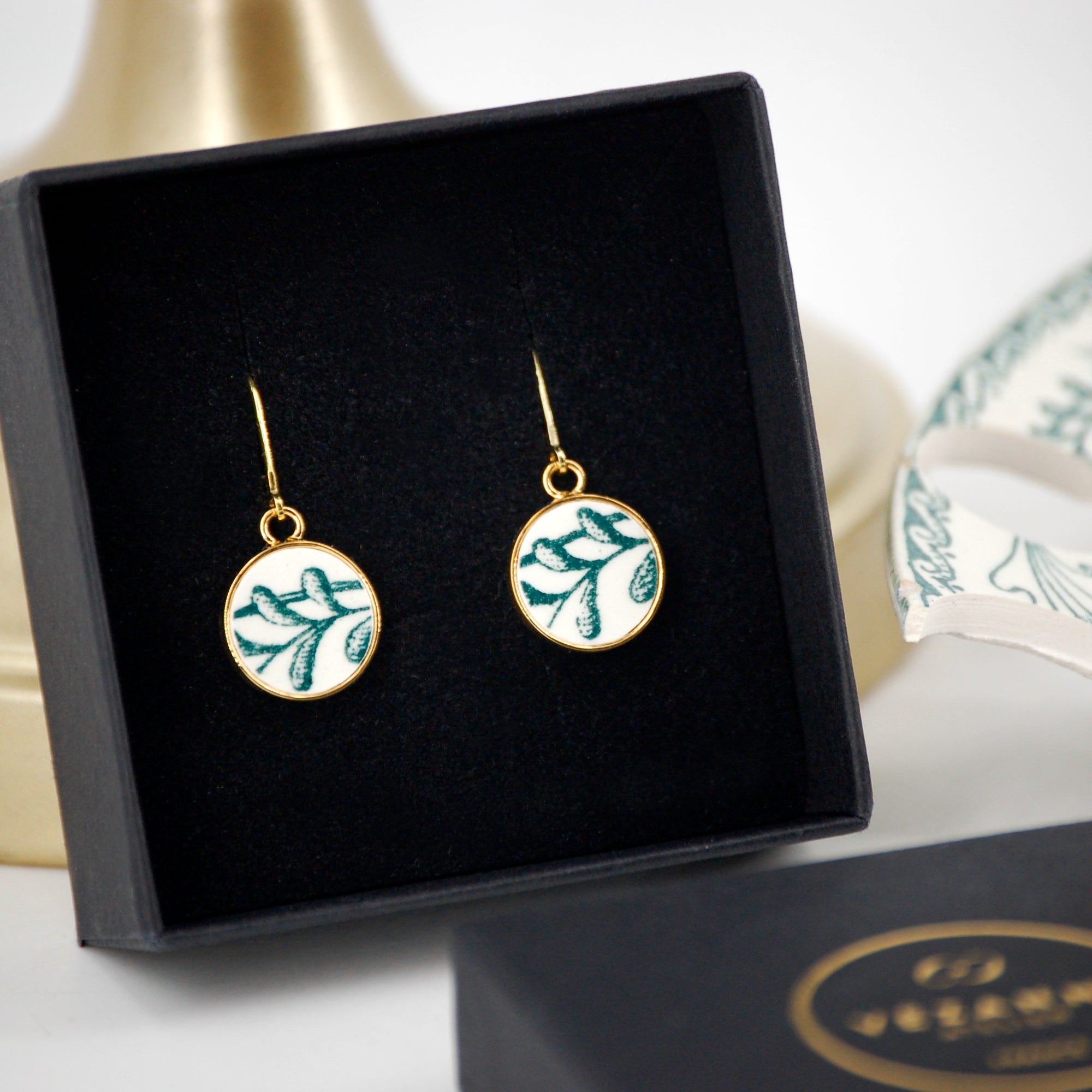 Boucles d'oreilles "Petites feuilles vertes", finition or