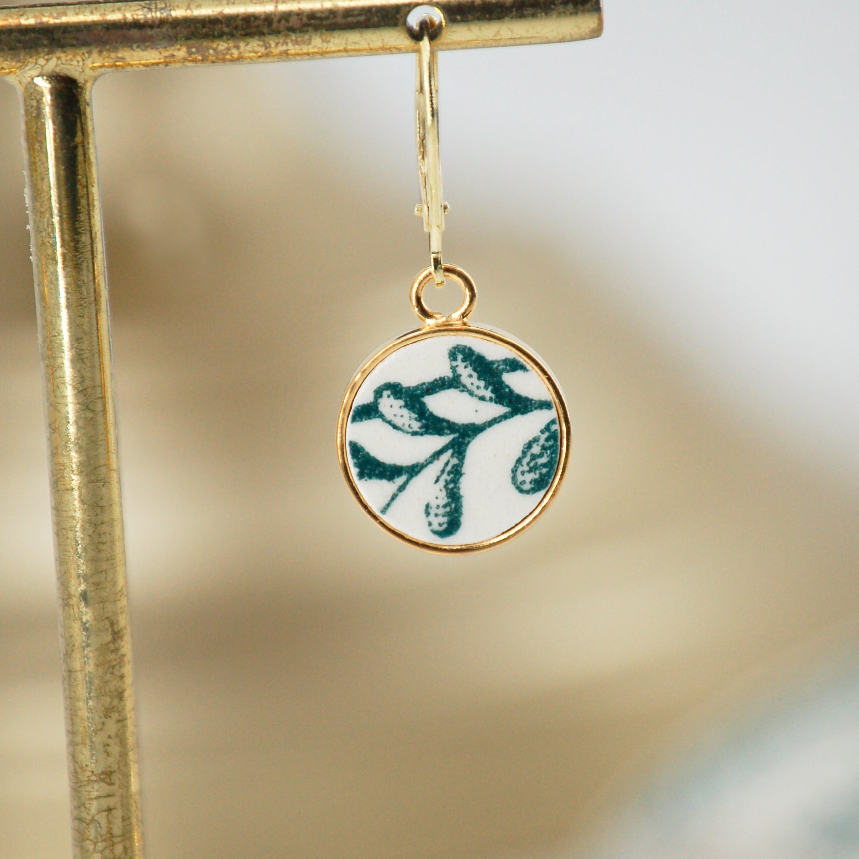 Boucles d'oreilles "Petites feuilles vertes", finition or