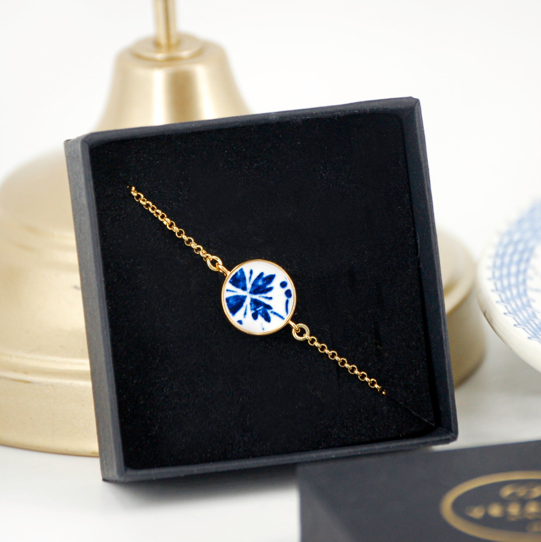 Bracelet ajustable "Fleur de bleuet stylisée"