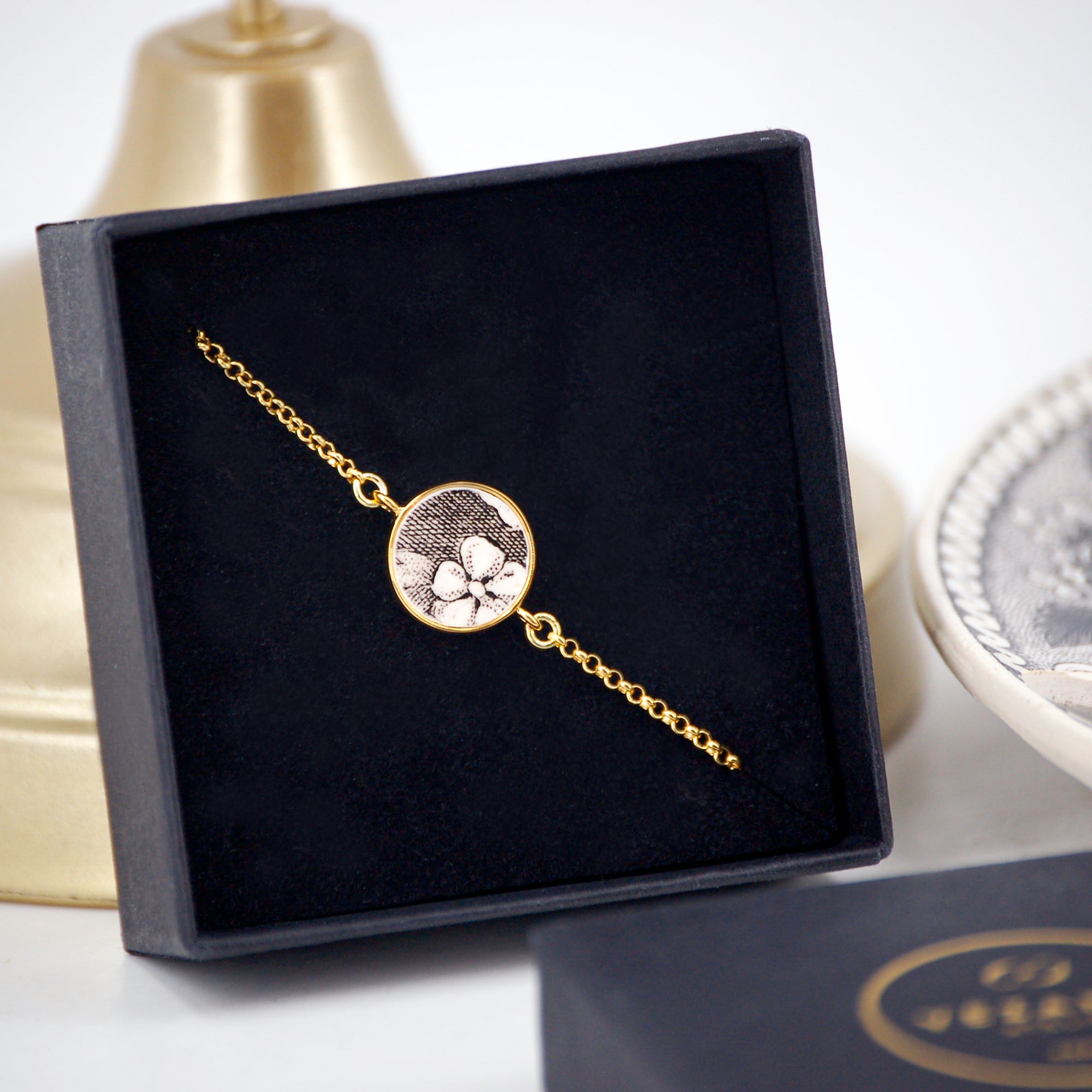 Adjustable "Little Flower" bracelet, gold finish