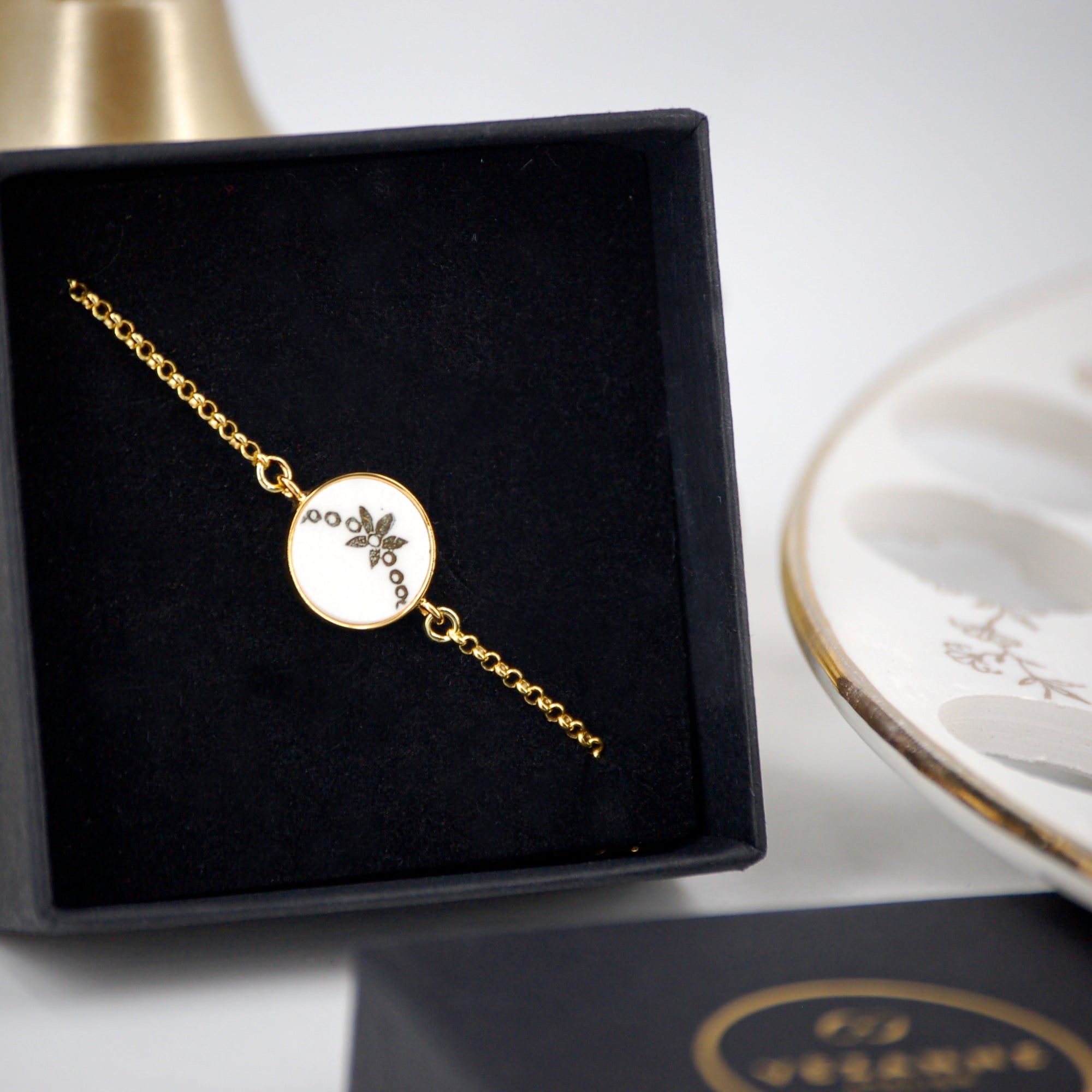Adjustable bracelet "Small golden flower on chain", gold finish