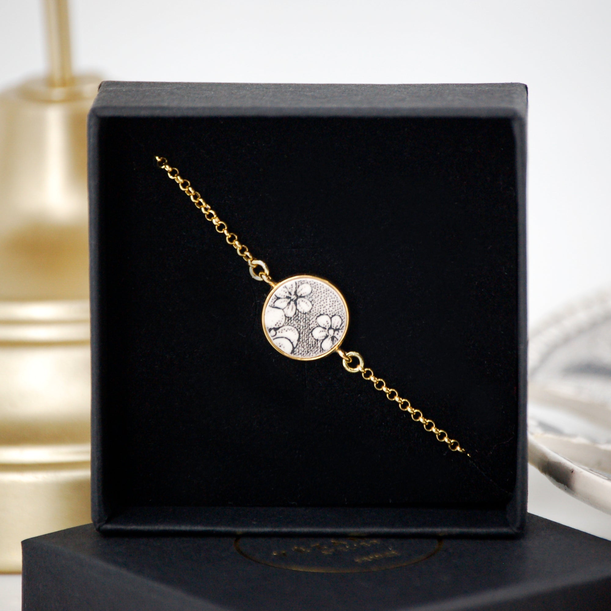 Adjustable "Small Flowers" bracelet, gold finish