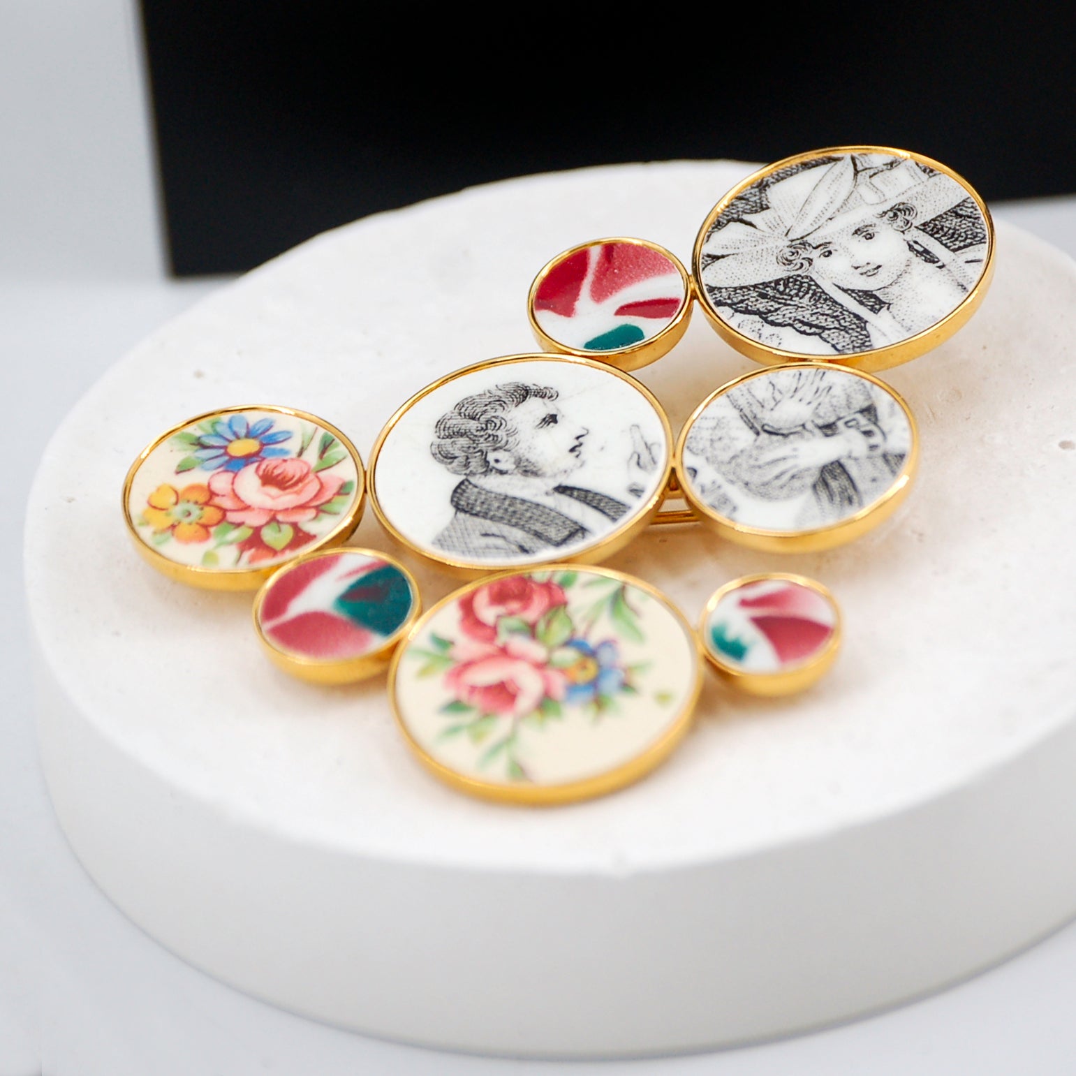"The Declaration" brooch, gold finish
