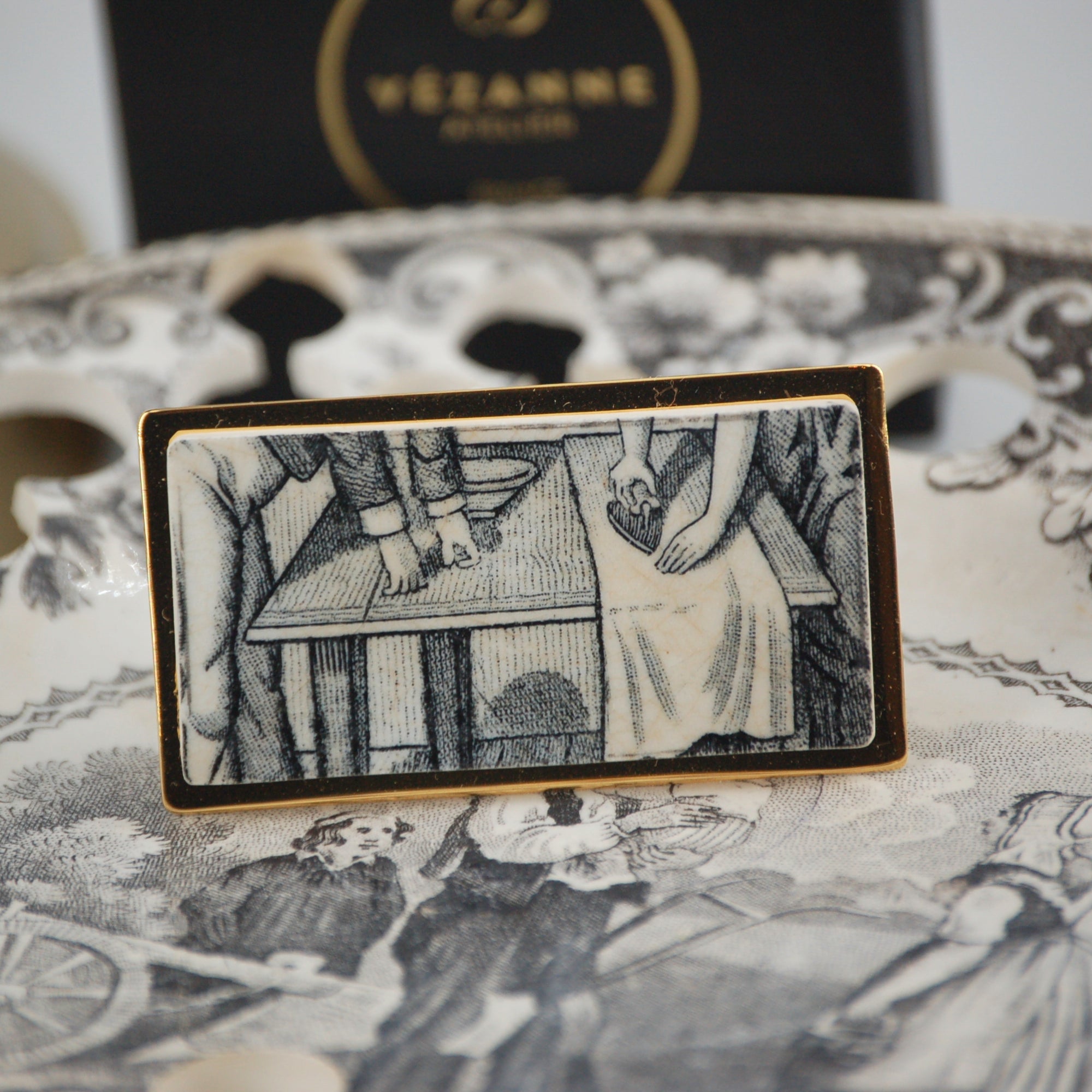 "The Declaration" brooch, gold finish