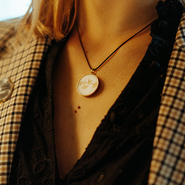 "The delicate branch of golden flowers" pendant, gold finish