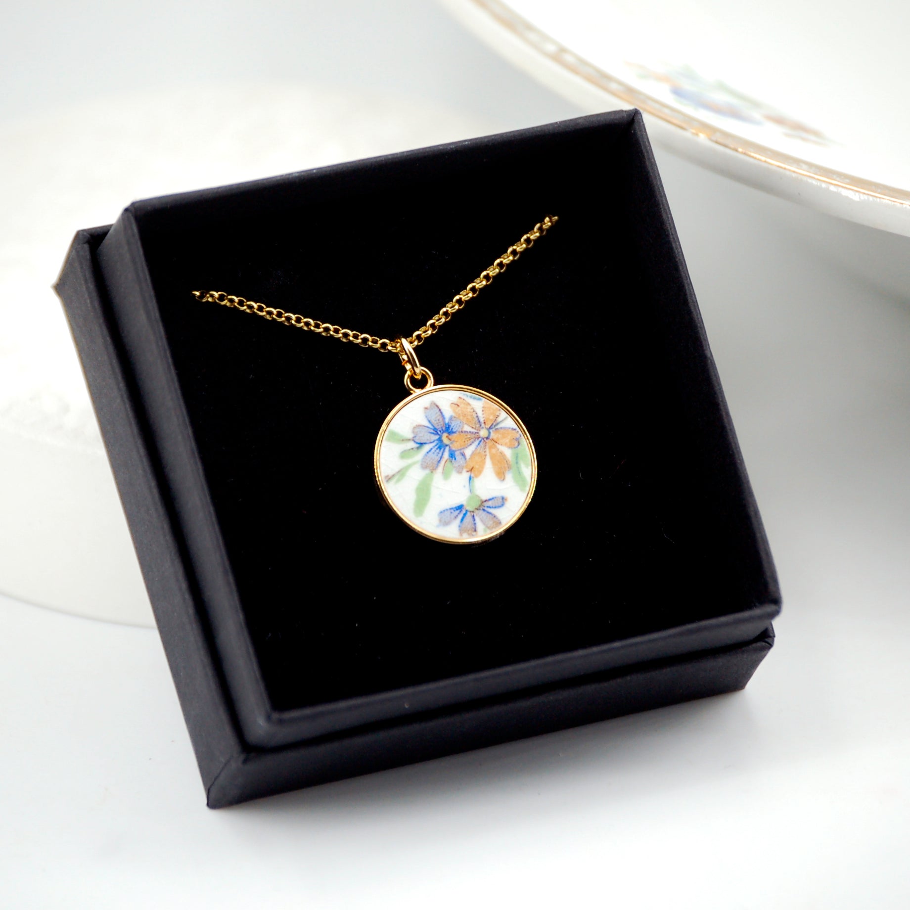 "Purple Flowers" pendant, gold finish