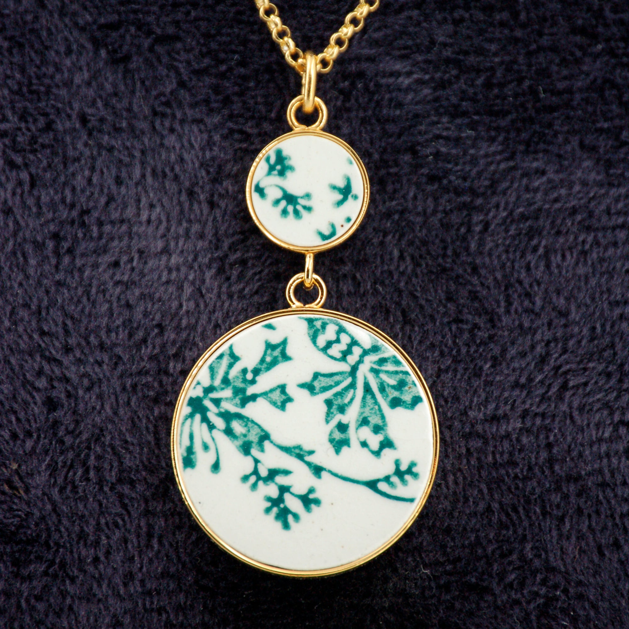 "Bouquet and small green flowers" pendant, gold finish