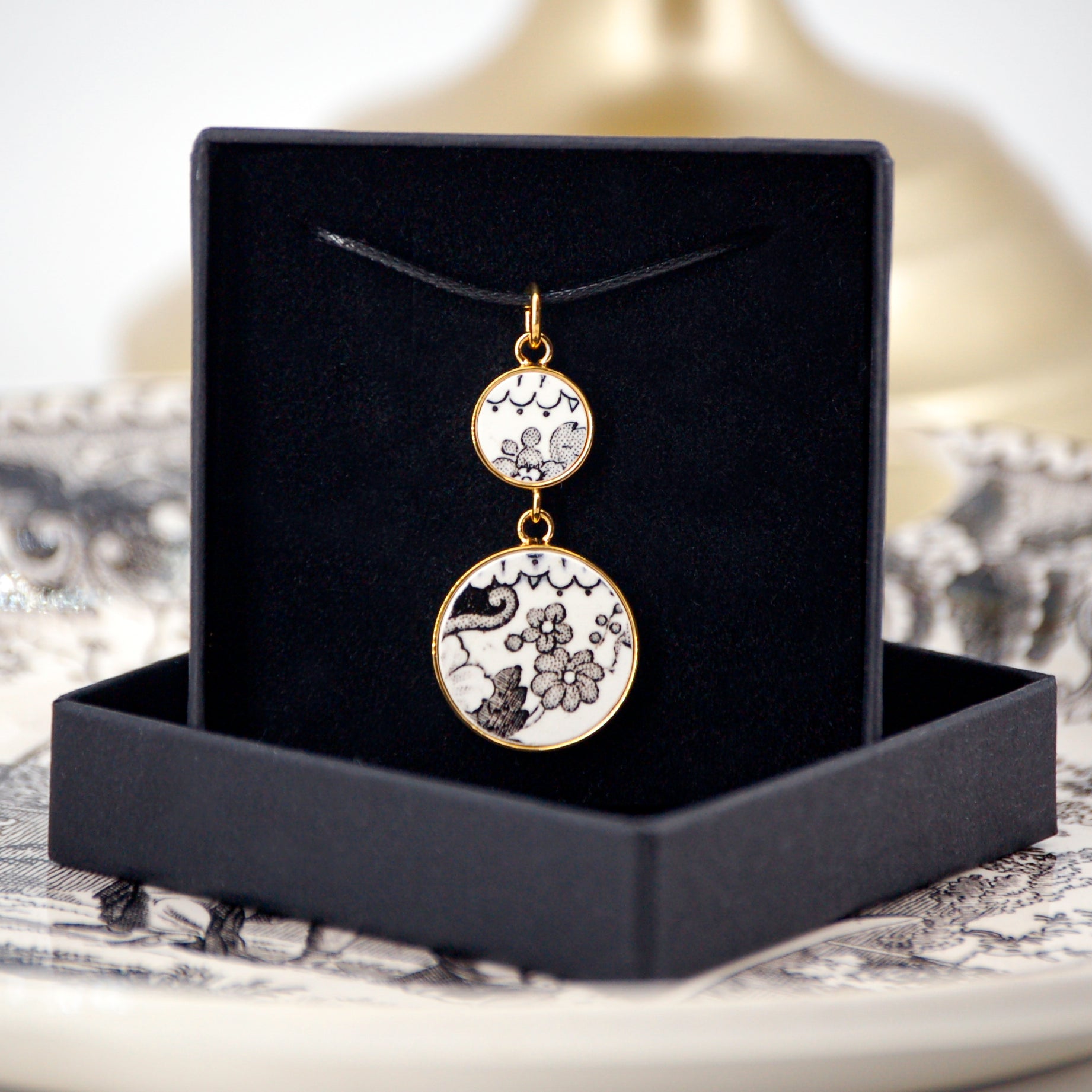 Pendant "Flowers and arabesques in black and white", gold finish