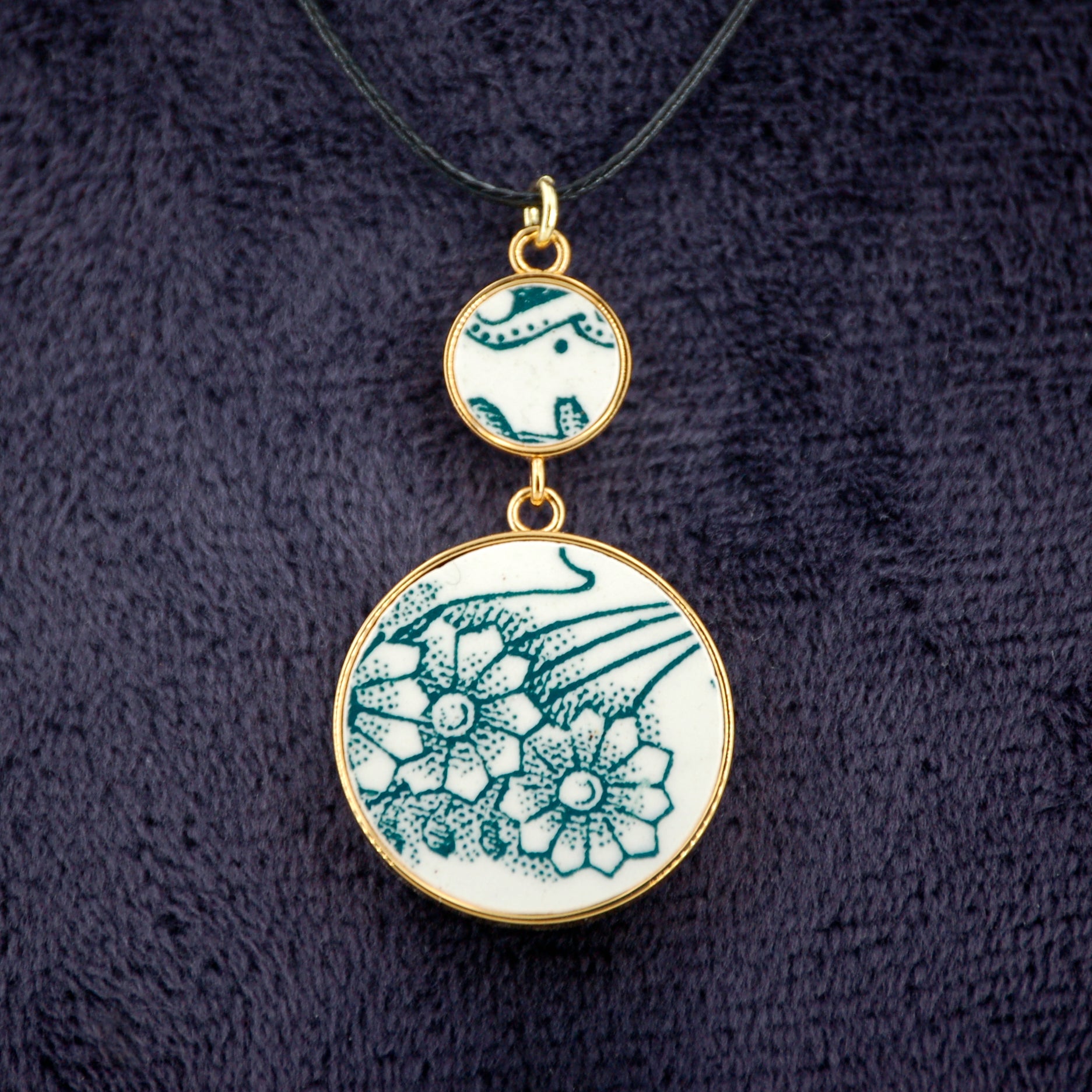 "Bouquet of Green Flowers" pendant, gold finish