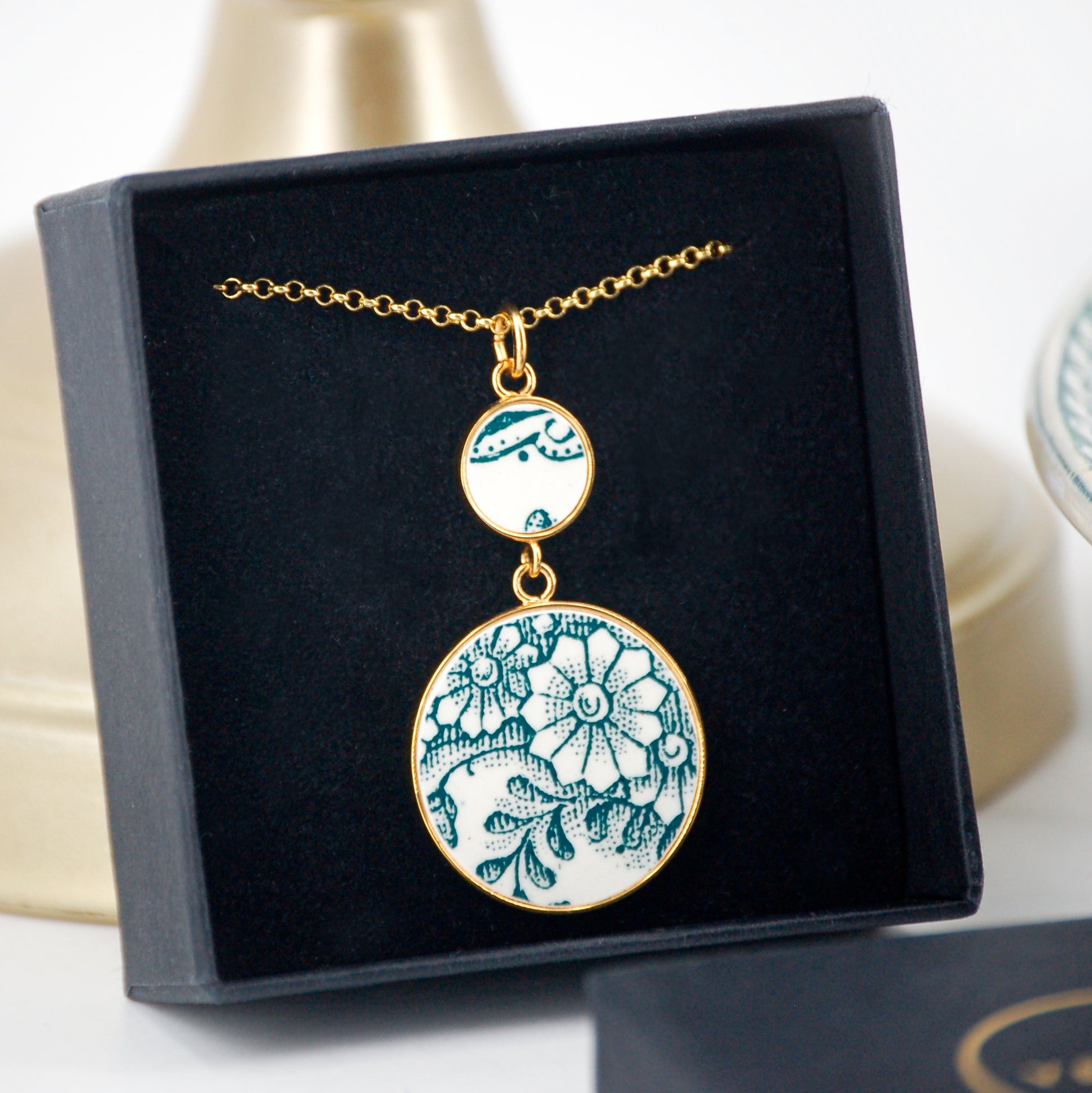 "Bouquet of Green Flowers" pendant, gold finish
