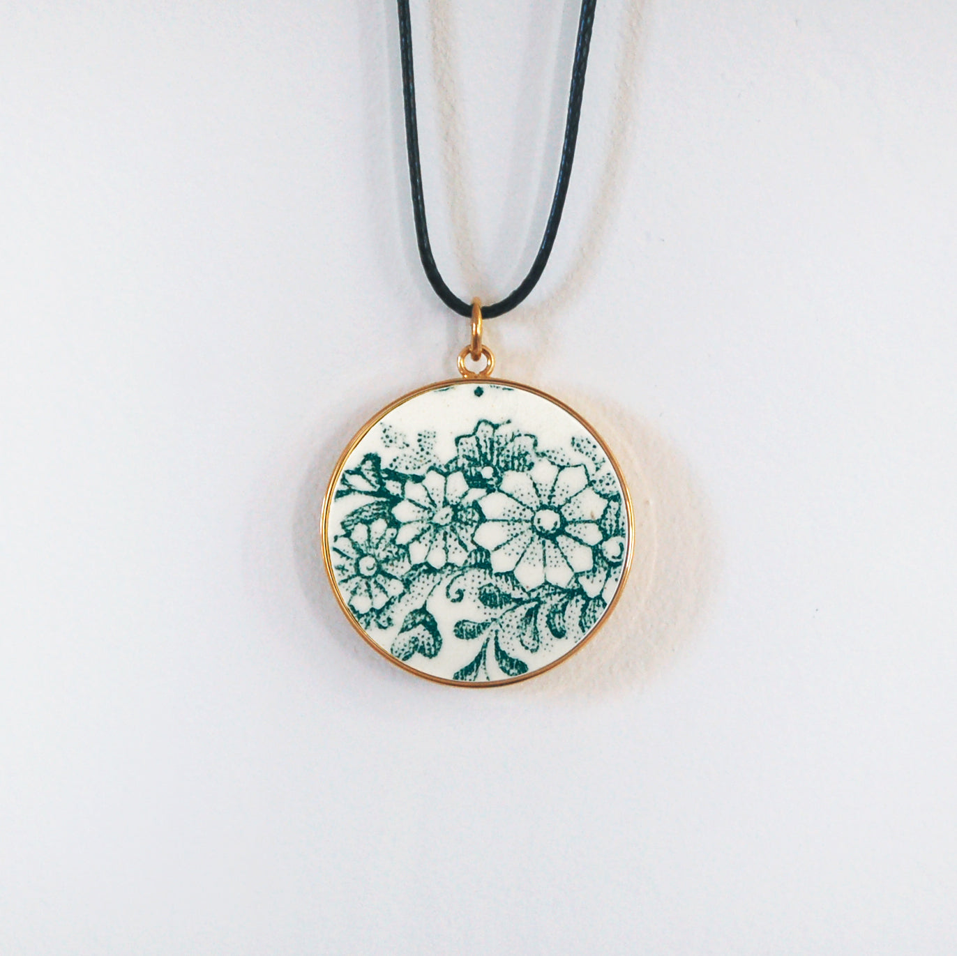 "Green Flowers" pendant, gold finish