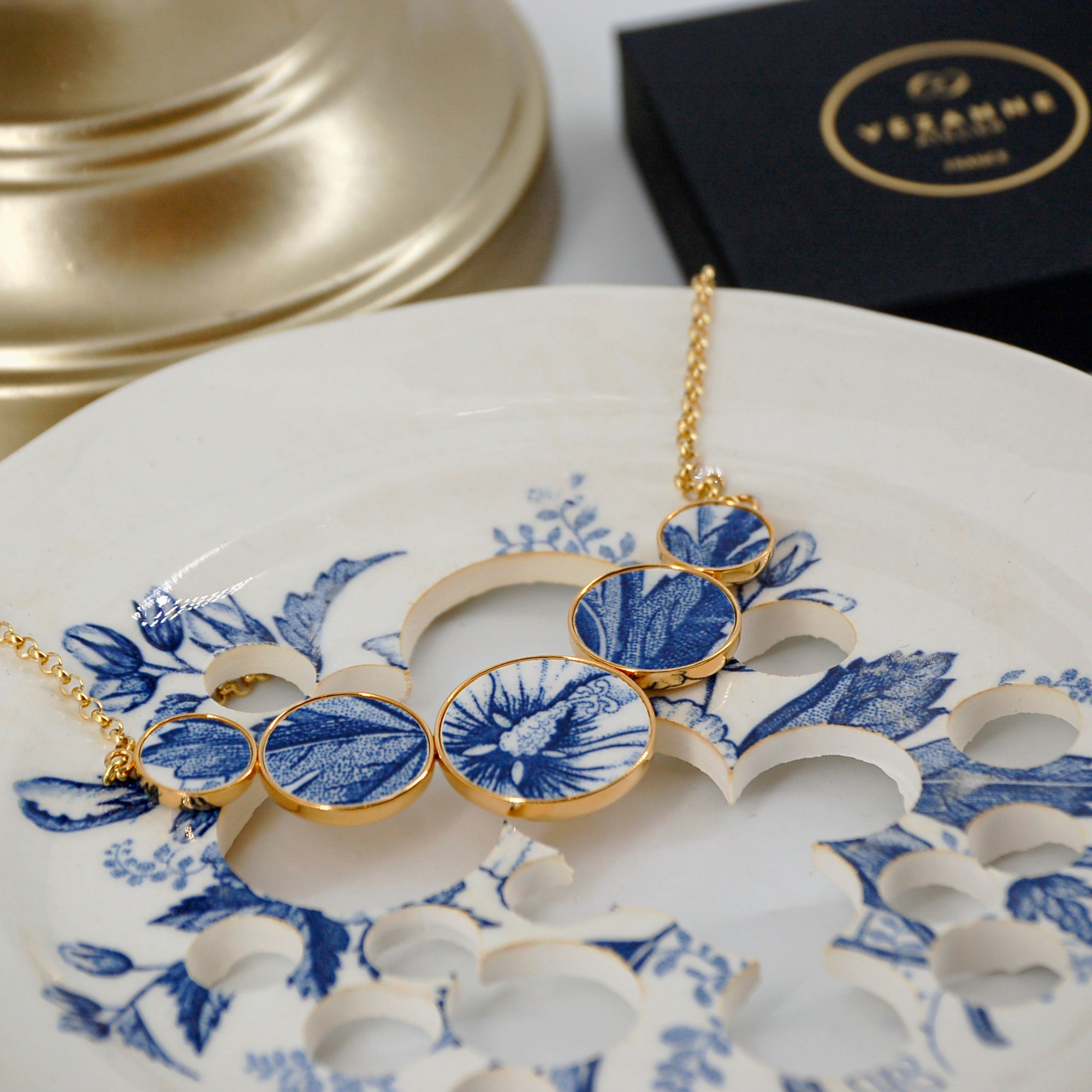 "Hibiscus" necklace, gold finish