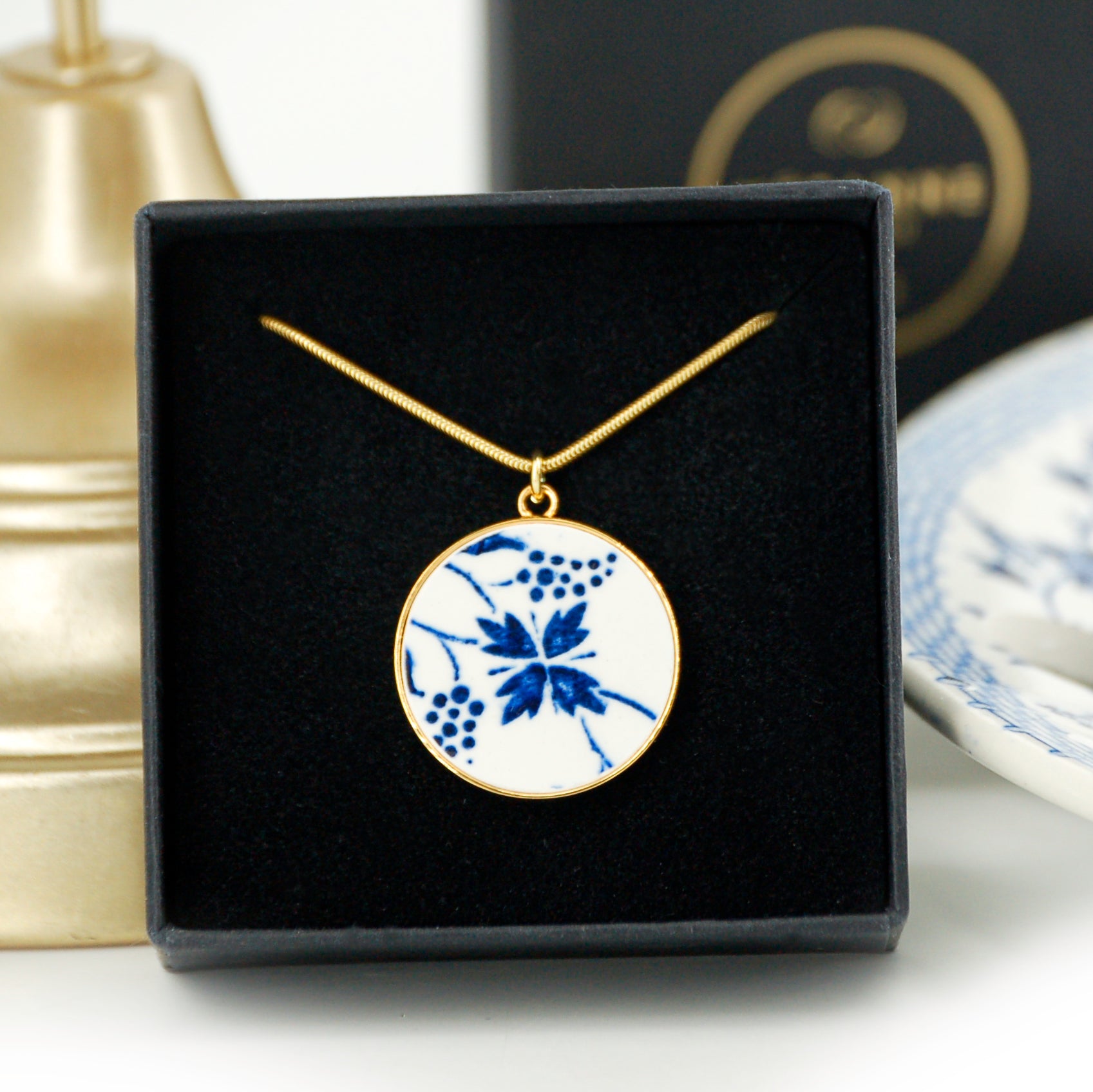 "Blue Flower" pendant, gold finish