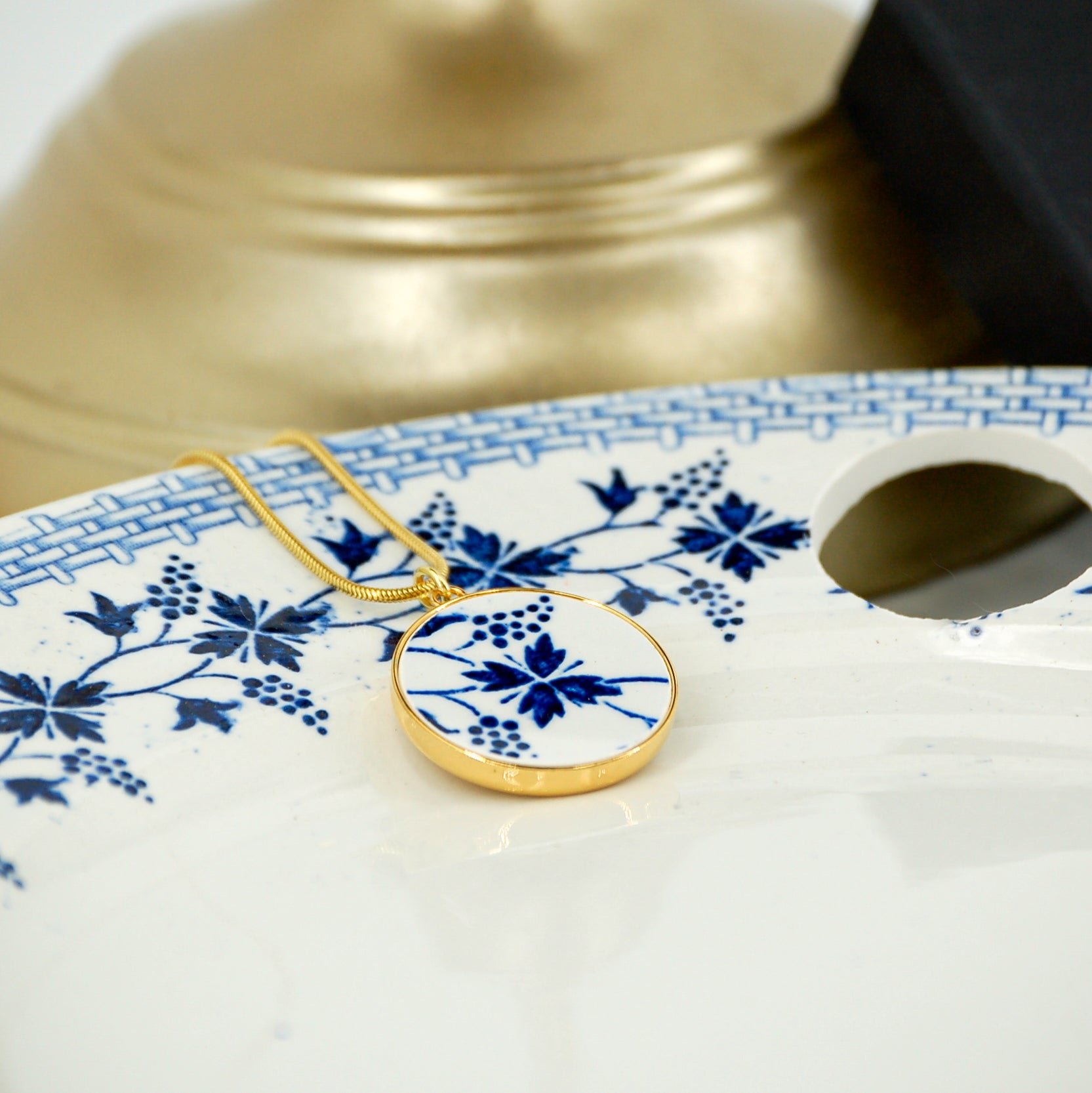 "Blue Flower" pendant, gold finish