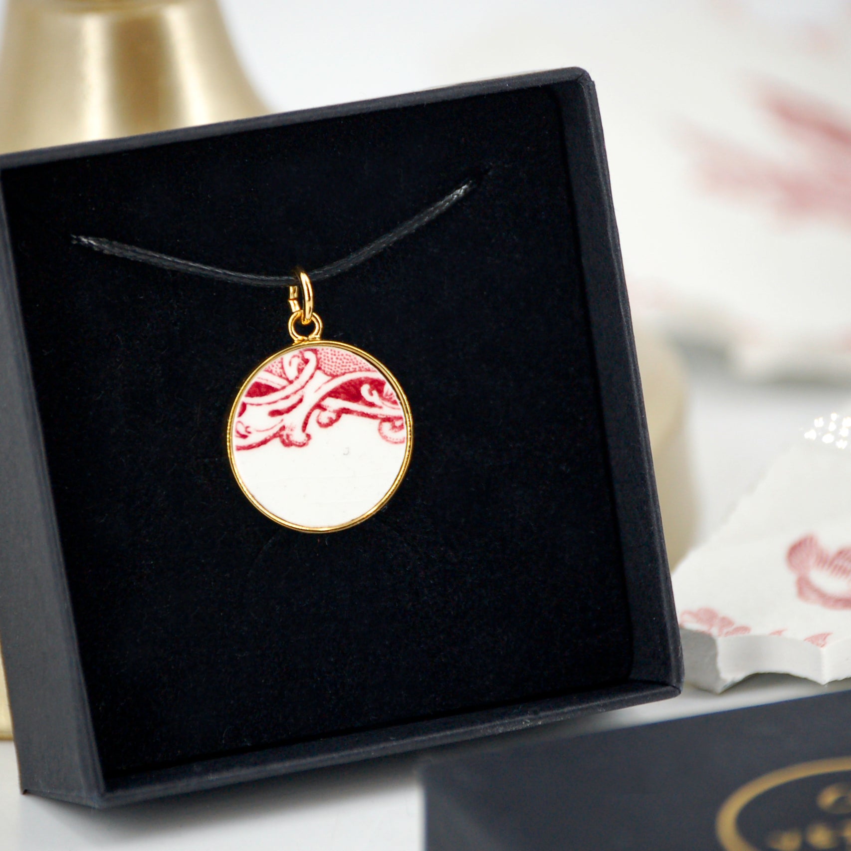 "Rose Swirls" pendant, gold finish