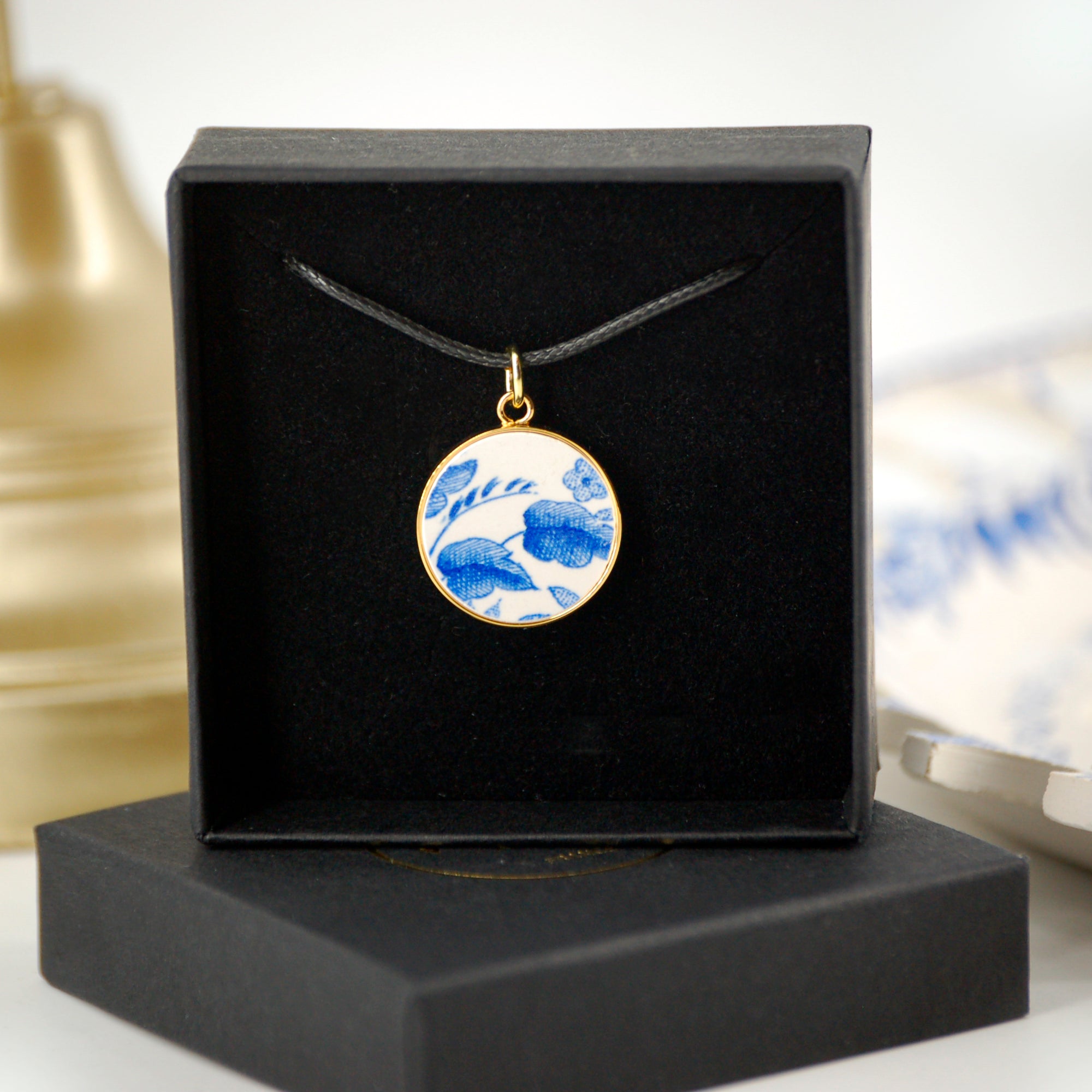 Pendentif "Feuillage bleu", finition or