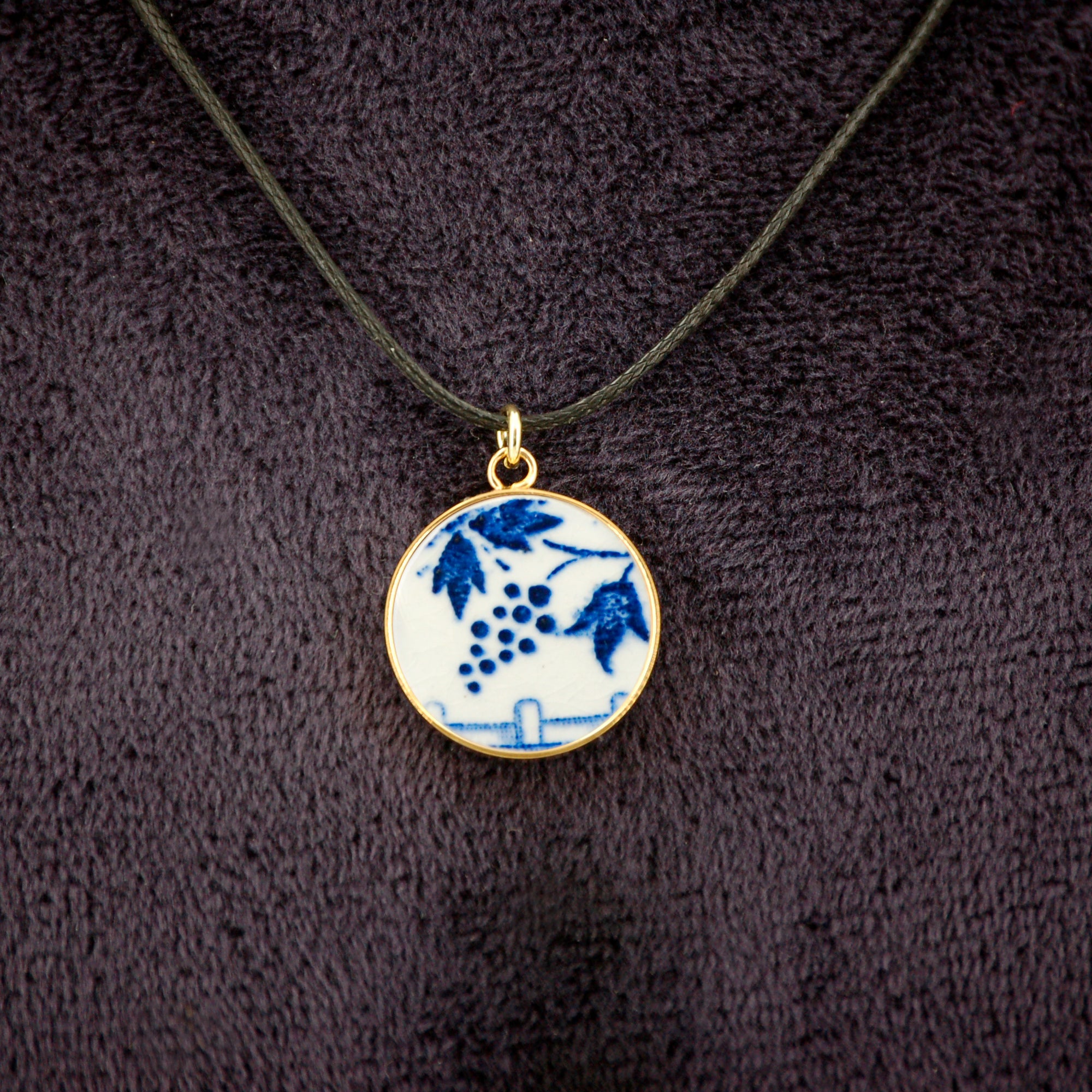 "In the Garden" pendant, gold finish