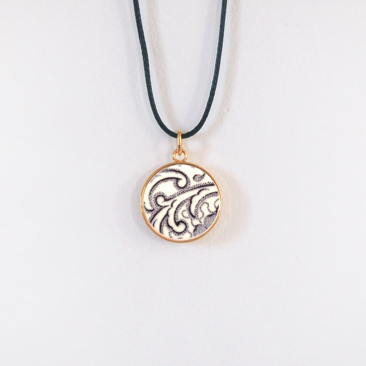 Pendant "Flowers and scrolls in black and white", gold finish