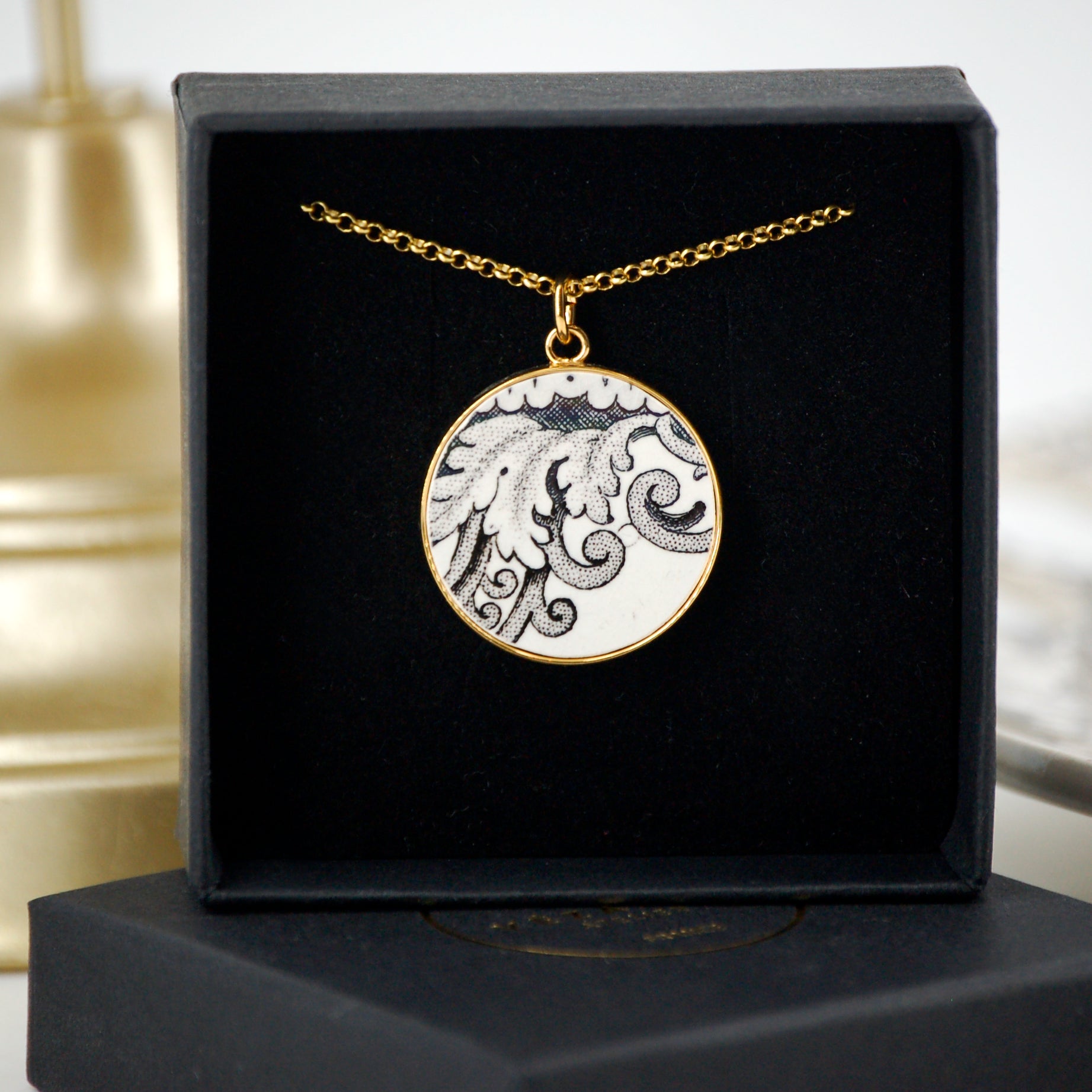 "Old-Fashioned Motif" Pendant, Gold Finish