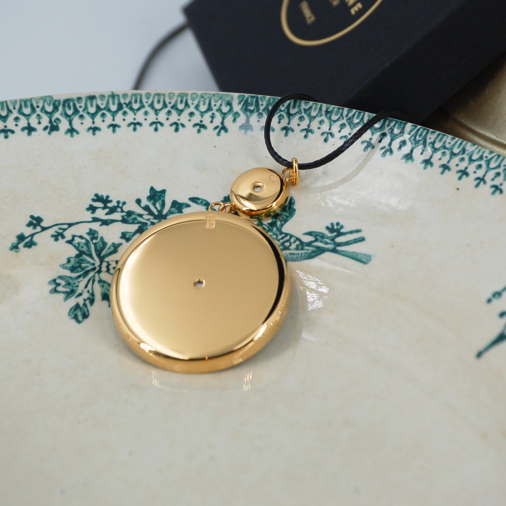 "Cornflowers" pendant, gold finish