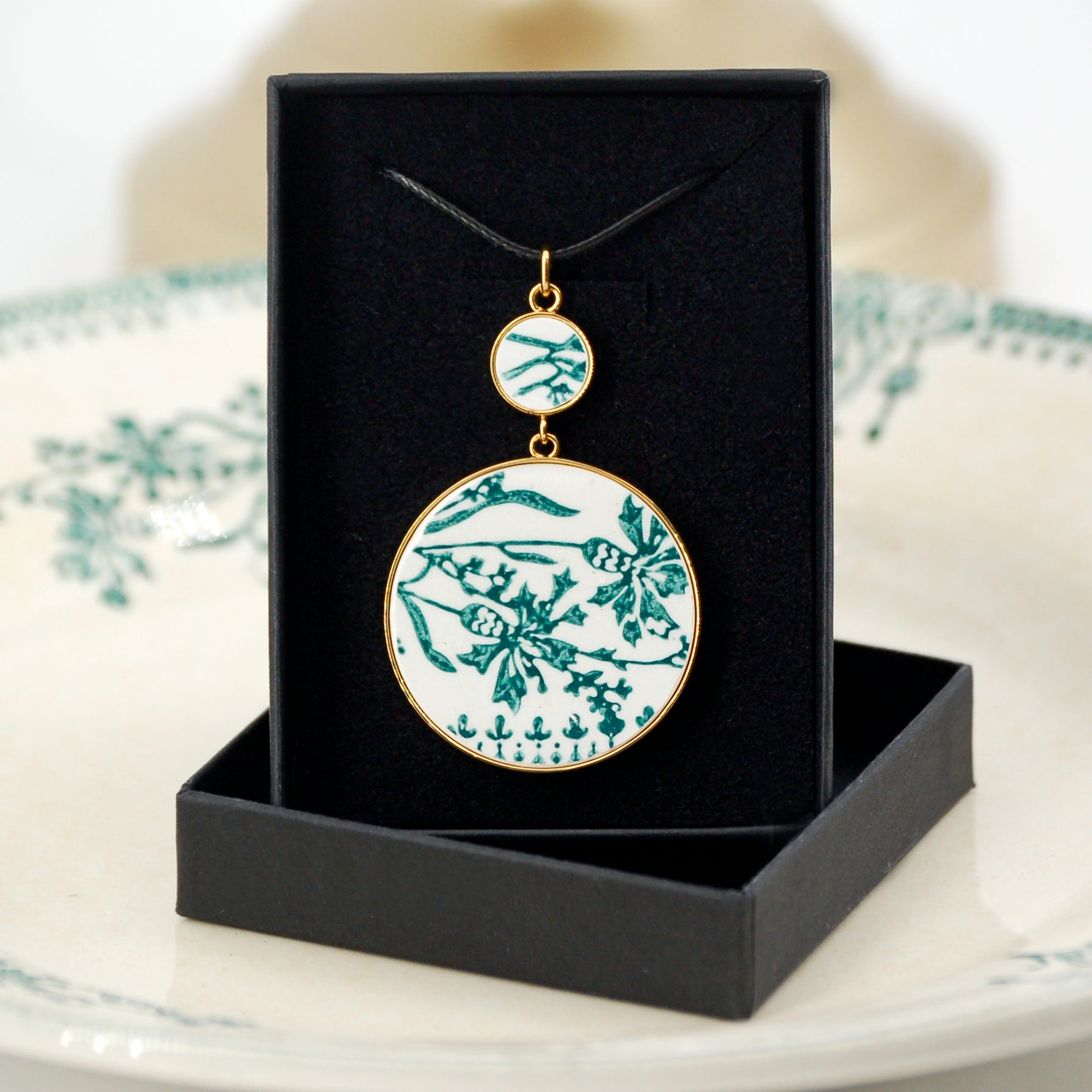 "Cornflowers" pendant, gold finish