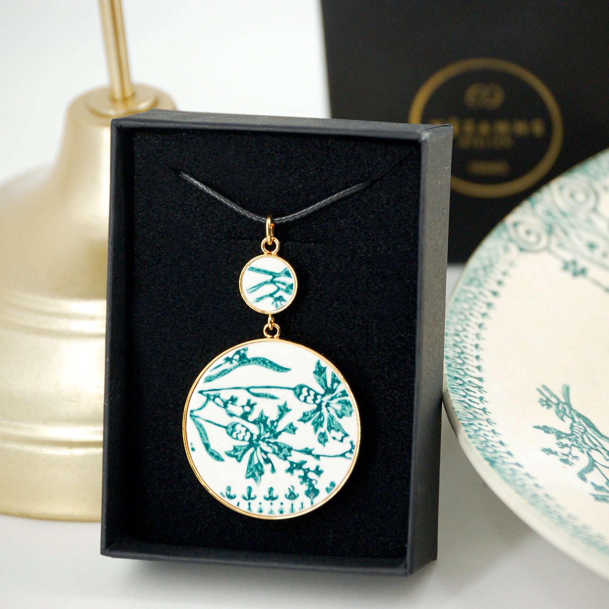 "Cornflowers" pendant, gold finish