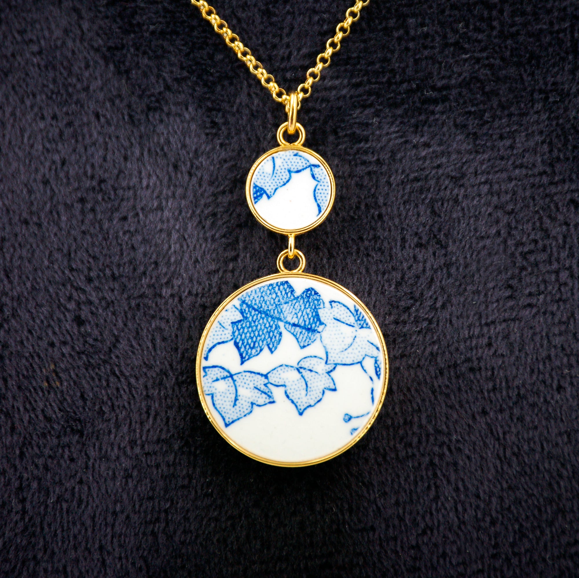 "Blue Foliage" pendant, gold finish