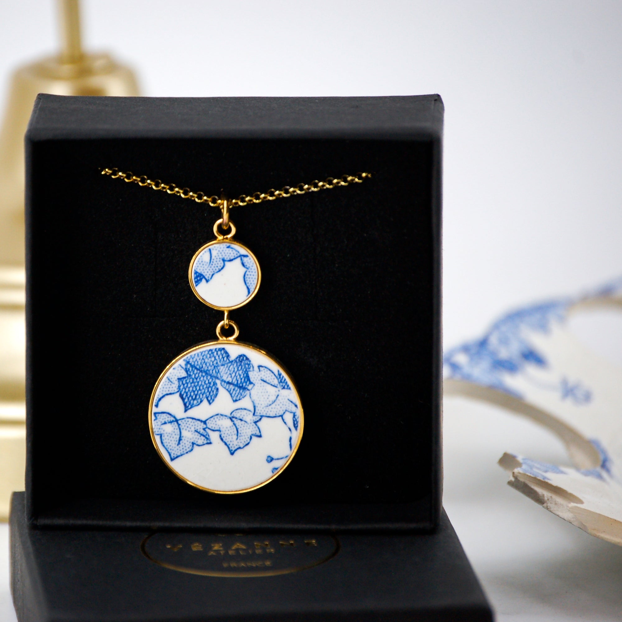 "Blue Foliage" pendant, gold finish