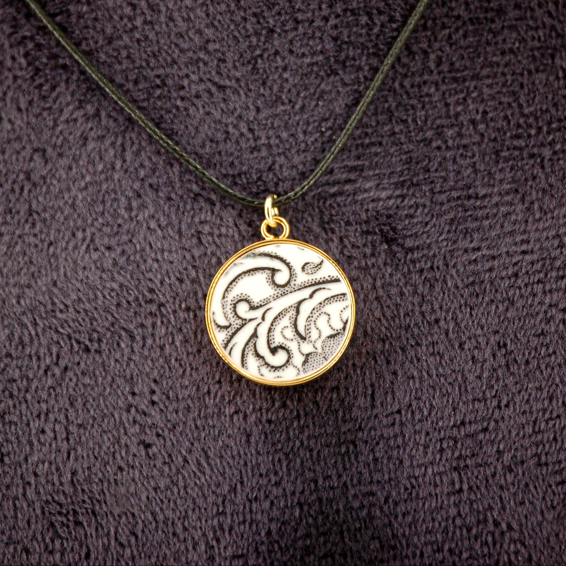 Pendant "Flowers and scrolls in black and white", gold finish