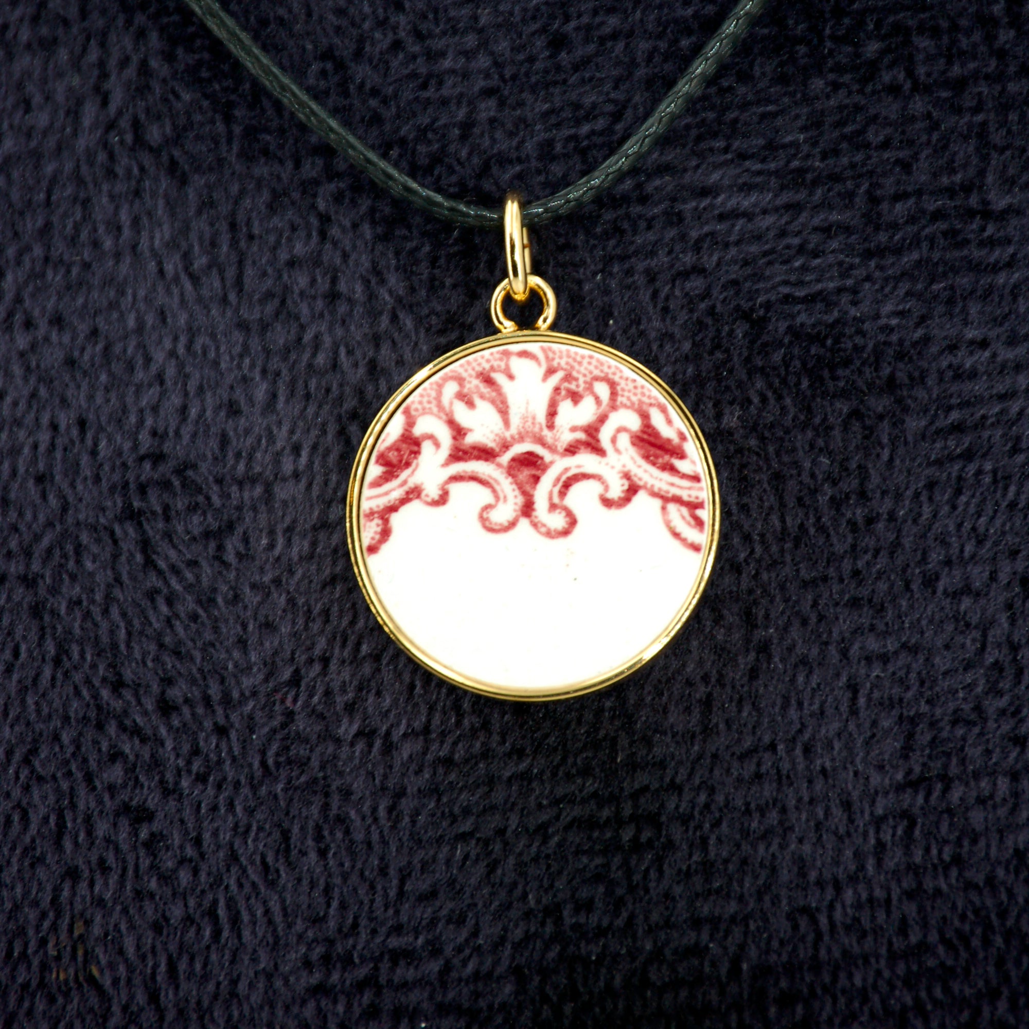 "Powdery Pink Swirl" pendant, gold finish