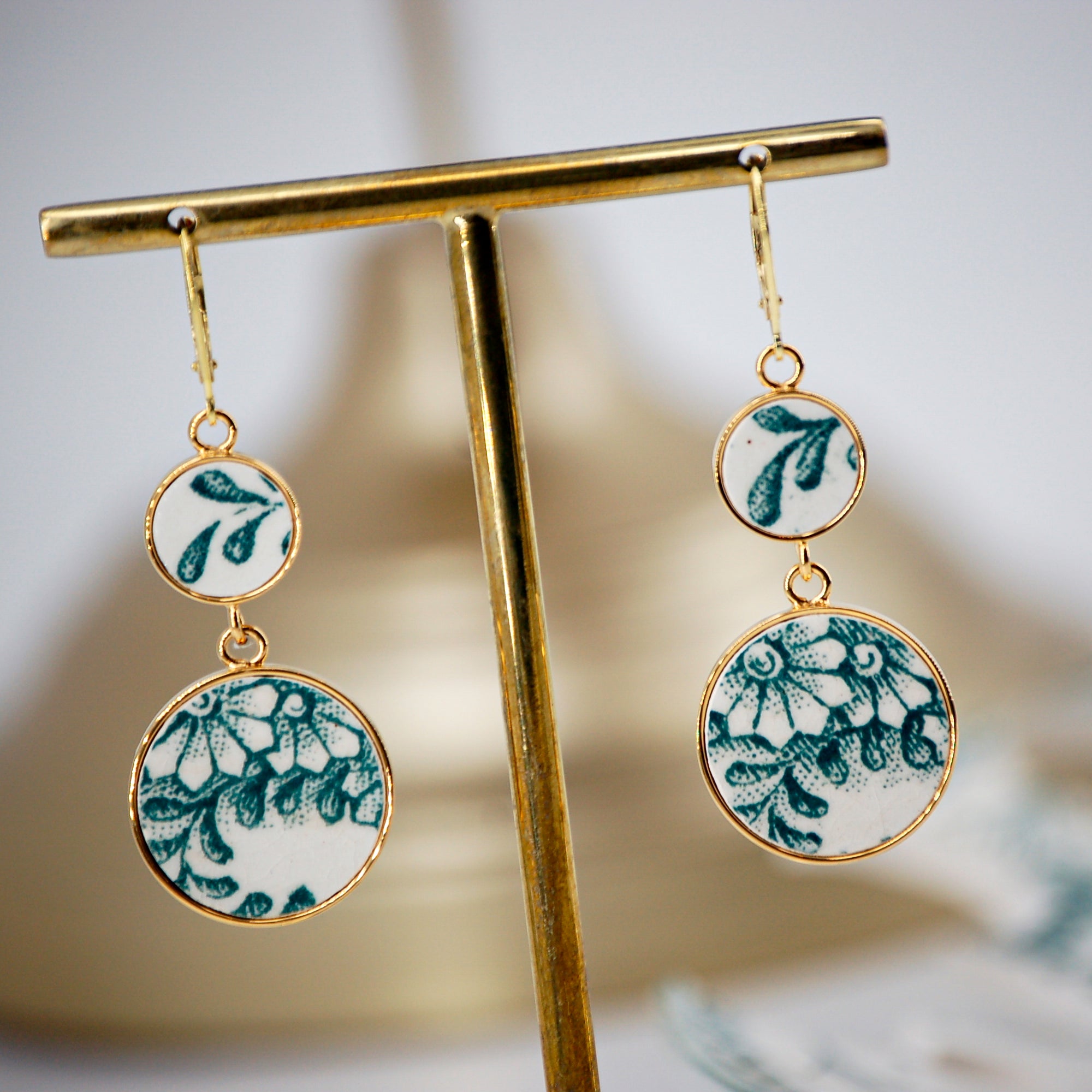 Boucles d'oreilles "Bouquet de fleurs vertes", finition or