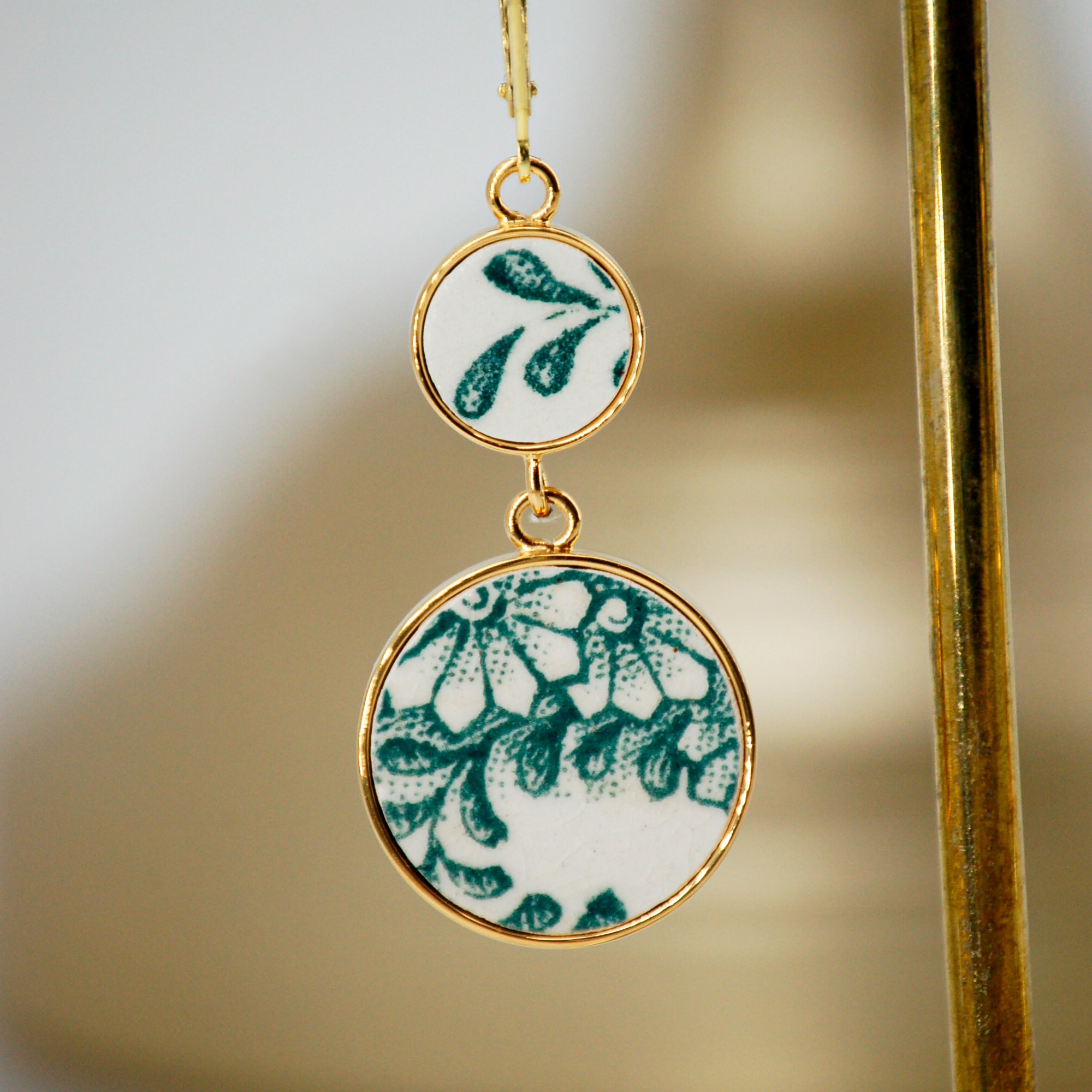 Boucles d'oreilles "Bouquet de fleurs vertes", finition or