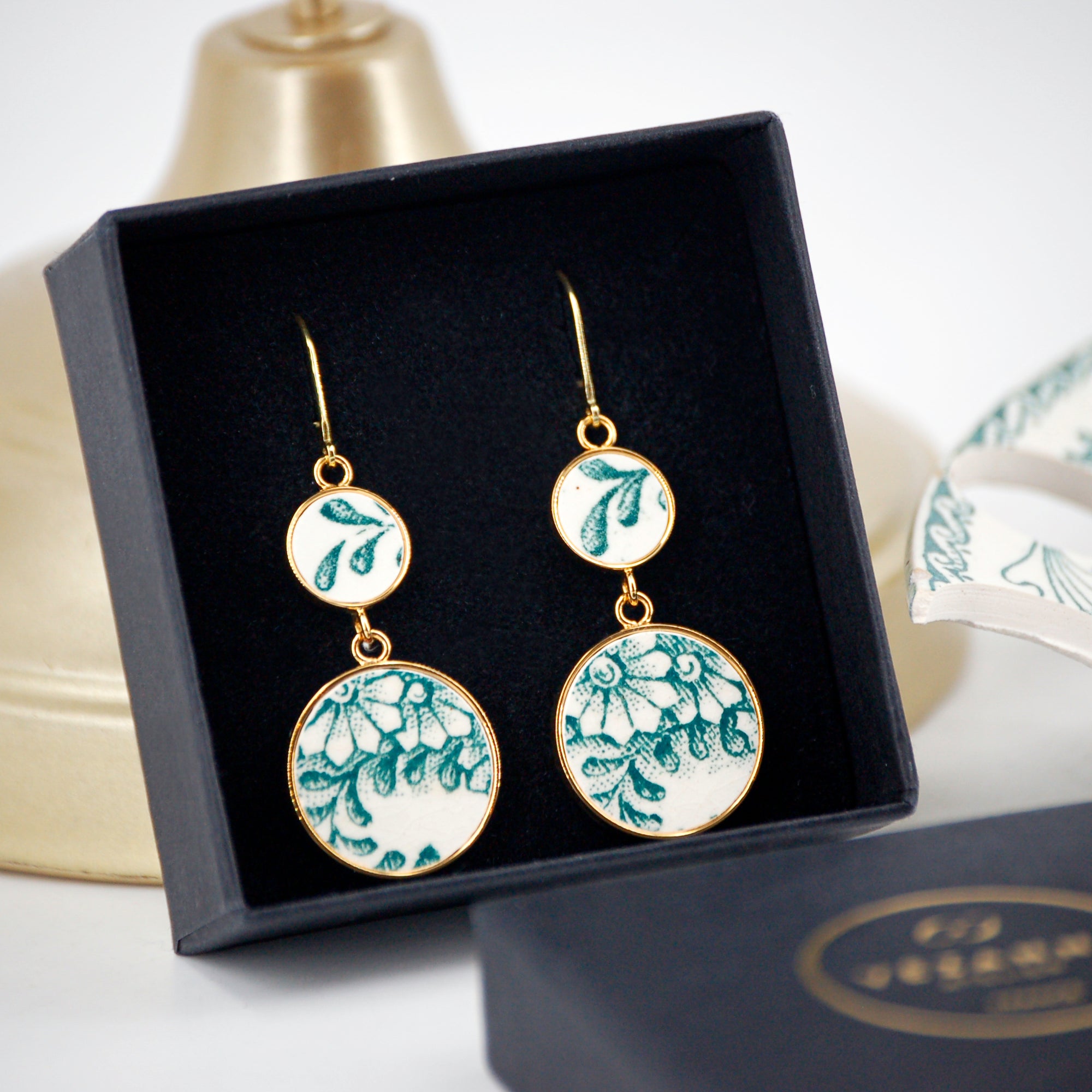 Boucles d'oreilles "Bouquet de fleurs vertes", finition or